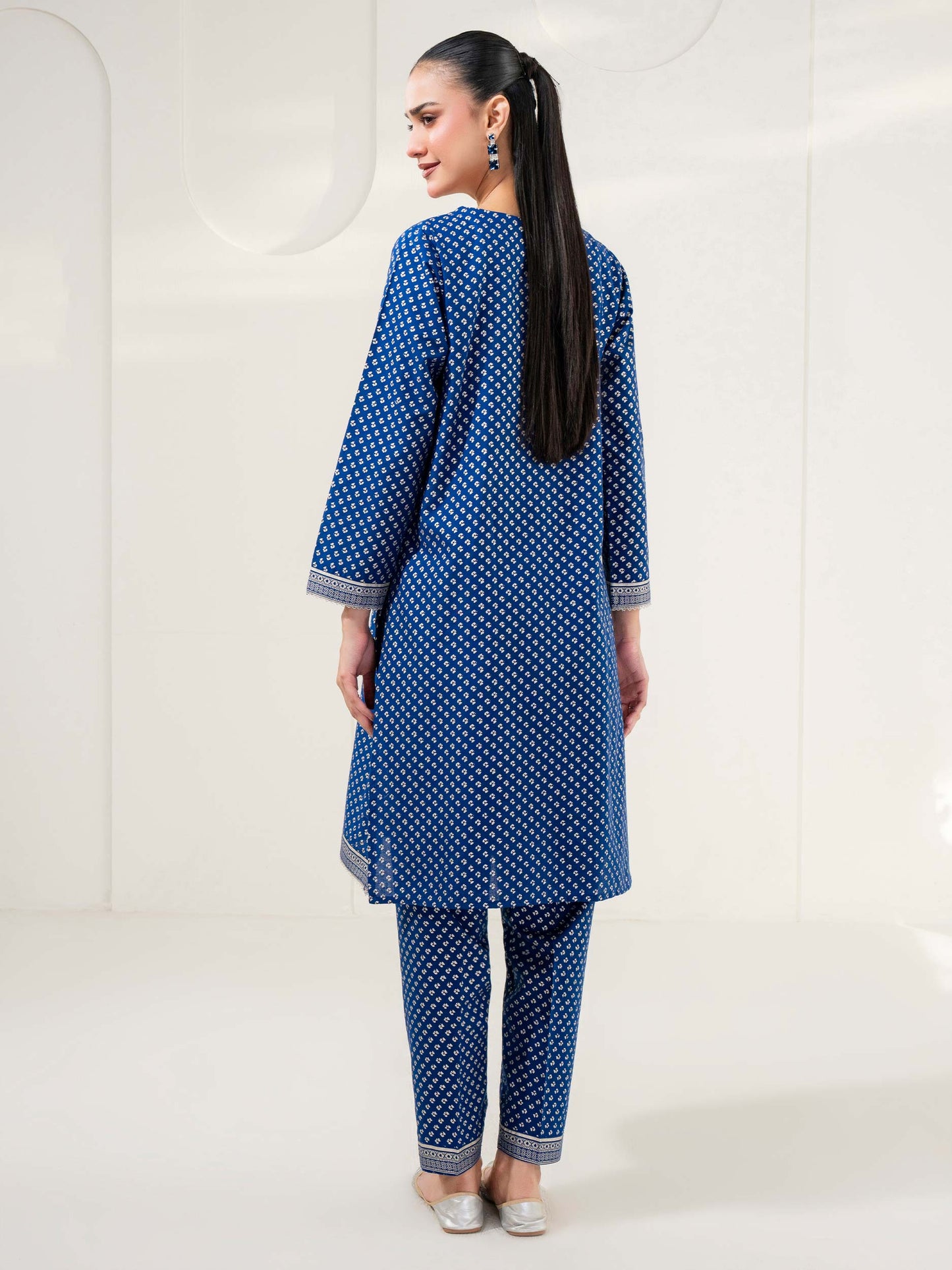 2 Piece Khaddar Suit-Embroidered (Pret)