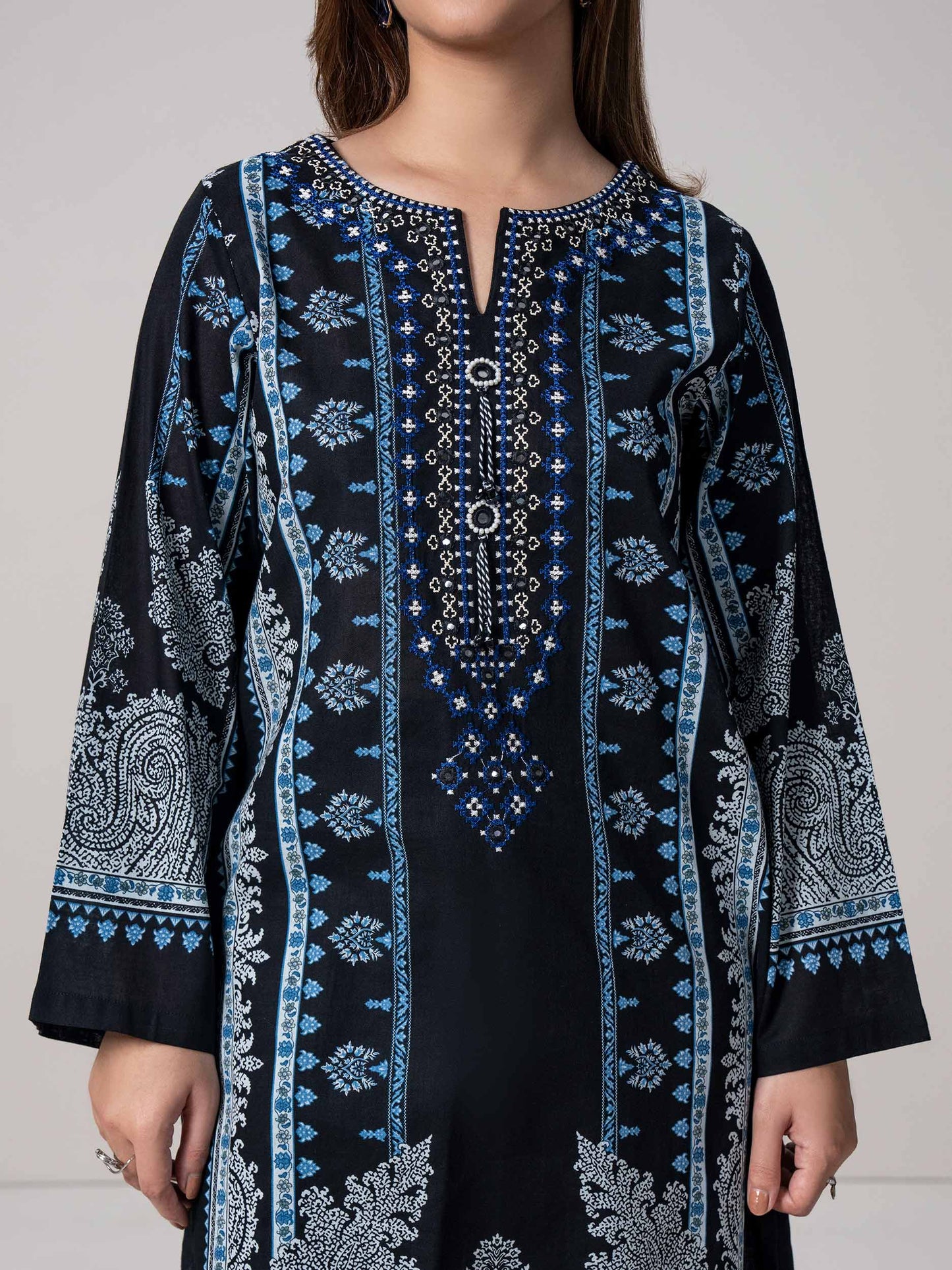 2 Piece Khaddar Suit- Embroidered (Pret)