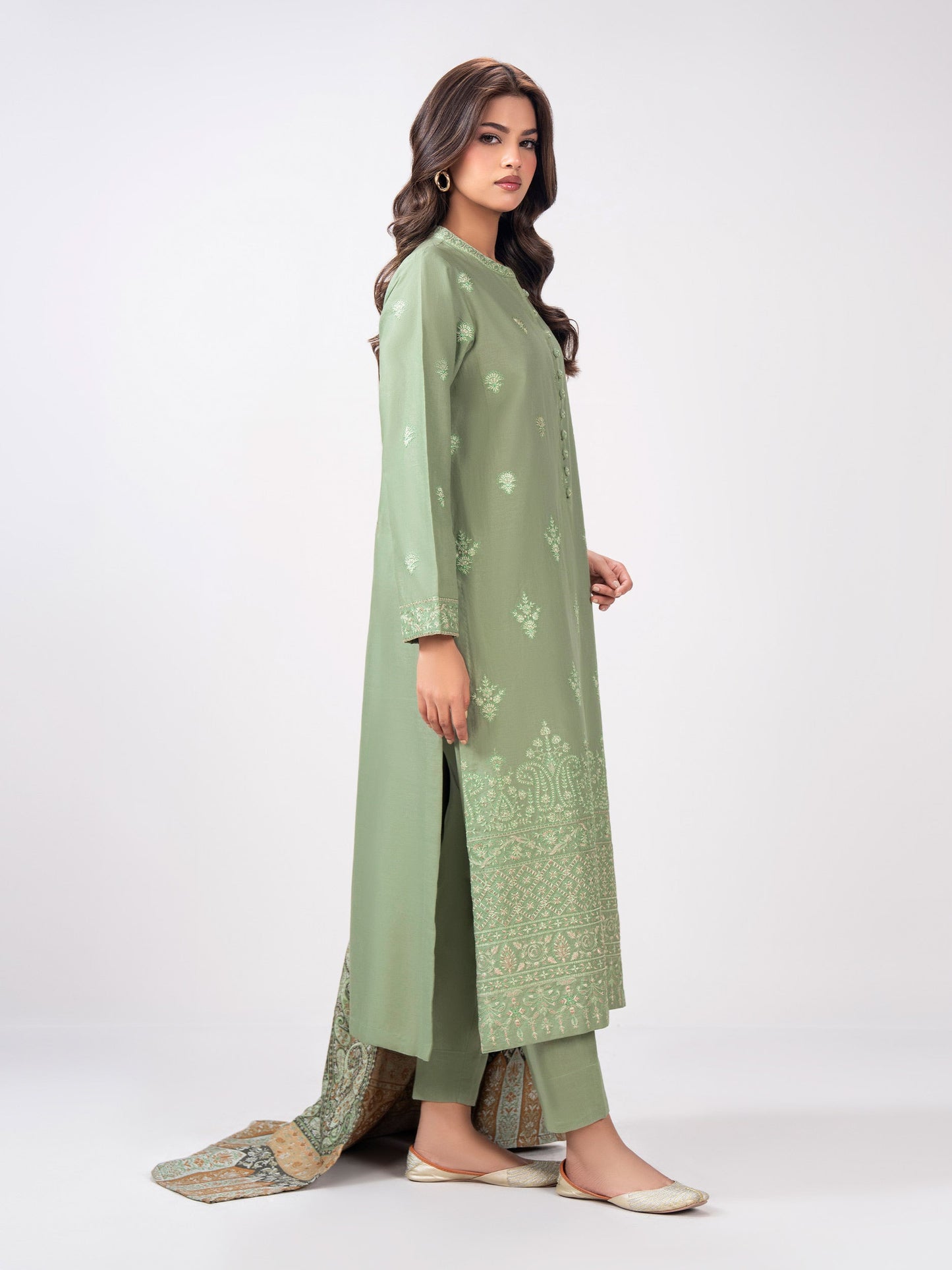 3 Piece Khaddar Suit- Embroidered (Pret)