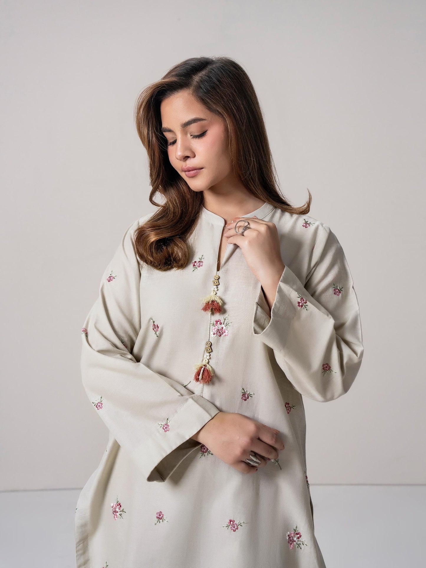 2 Piece Khaddar Suit- Embroidered (Pret)