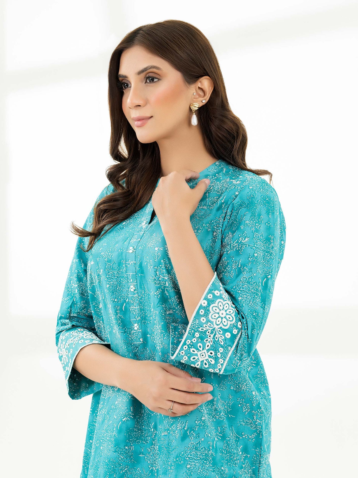 Cambric Kurti-Embroidered (Pret)