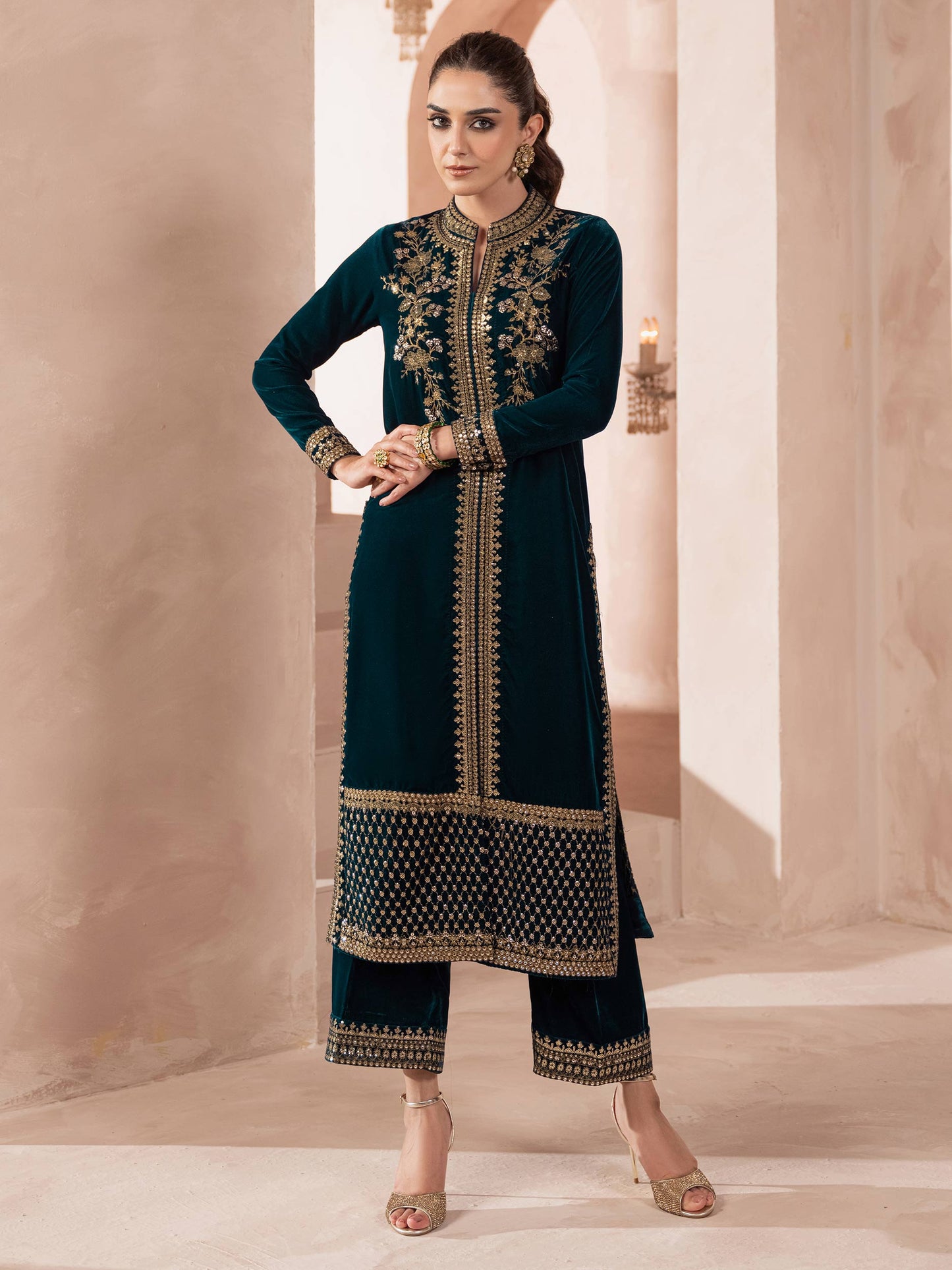 2 Piece Velvet Suit-Embroidered (Pret)