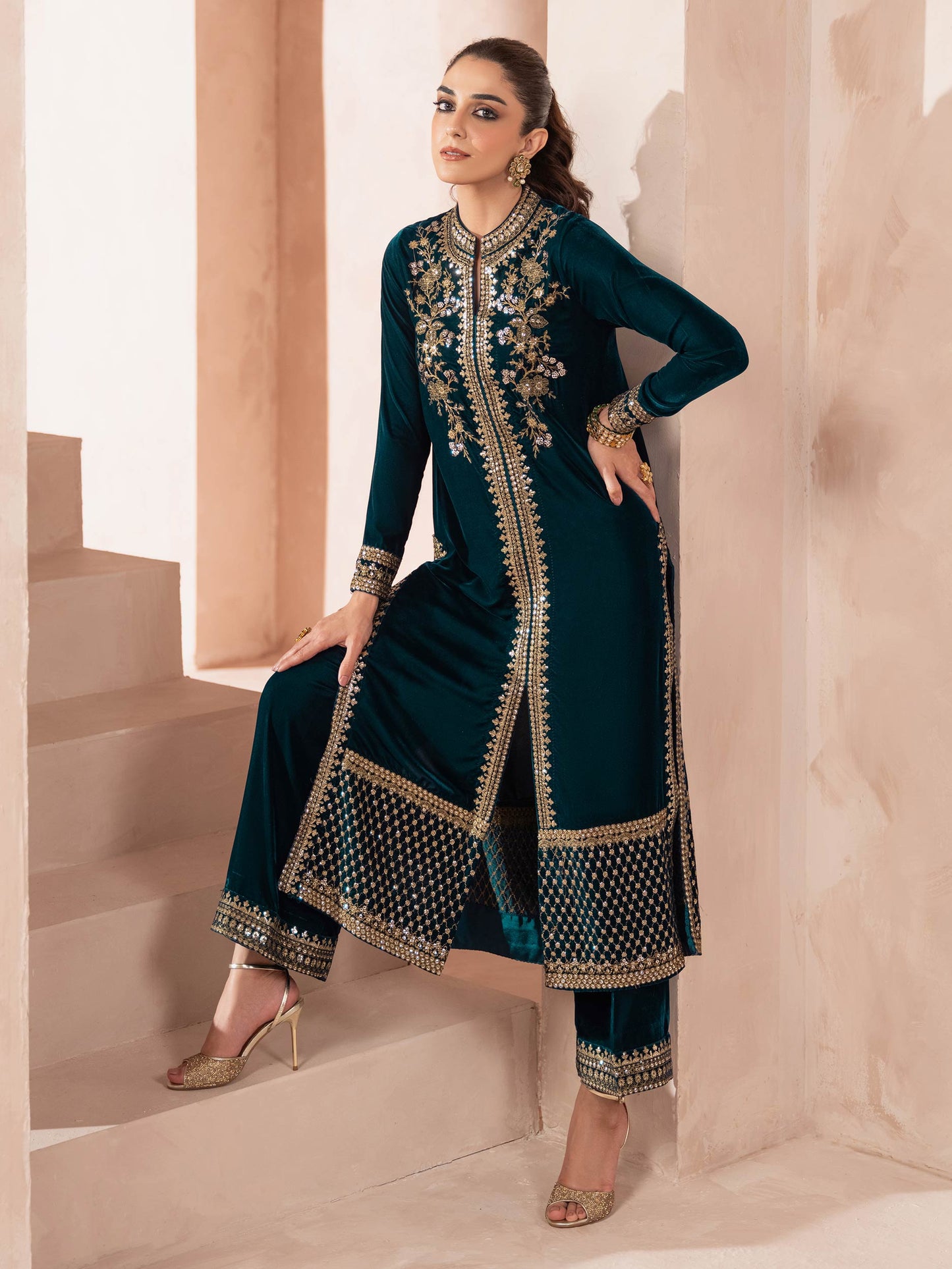 2 Piece Velvet Suit-Embroidered (Pret)