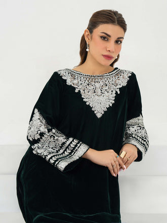 2-piece-velvet-suit-embroidered-(pret)