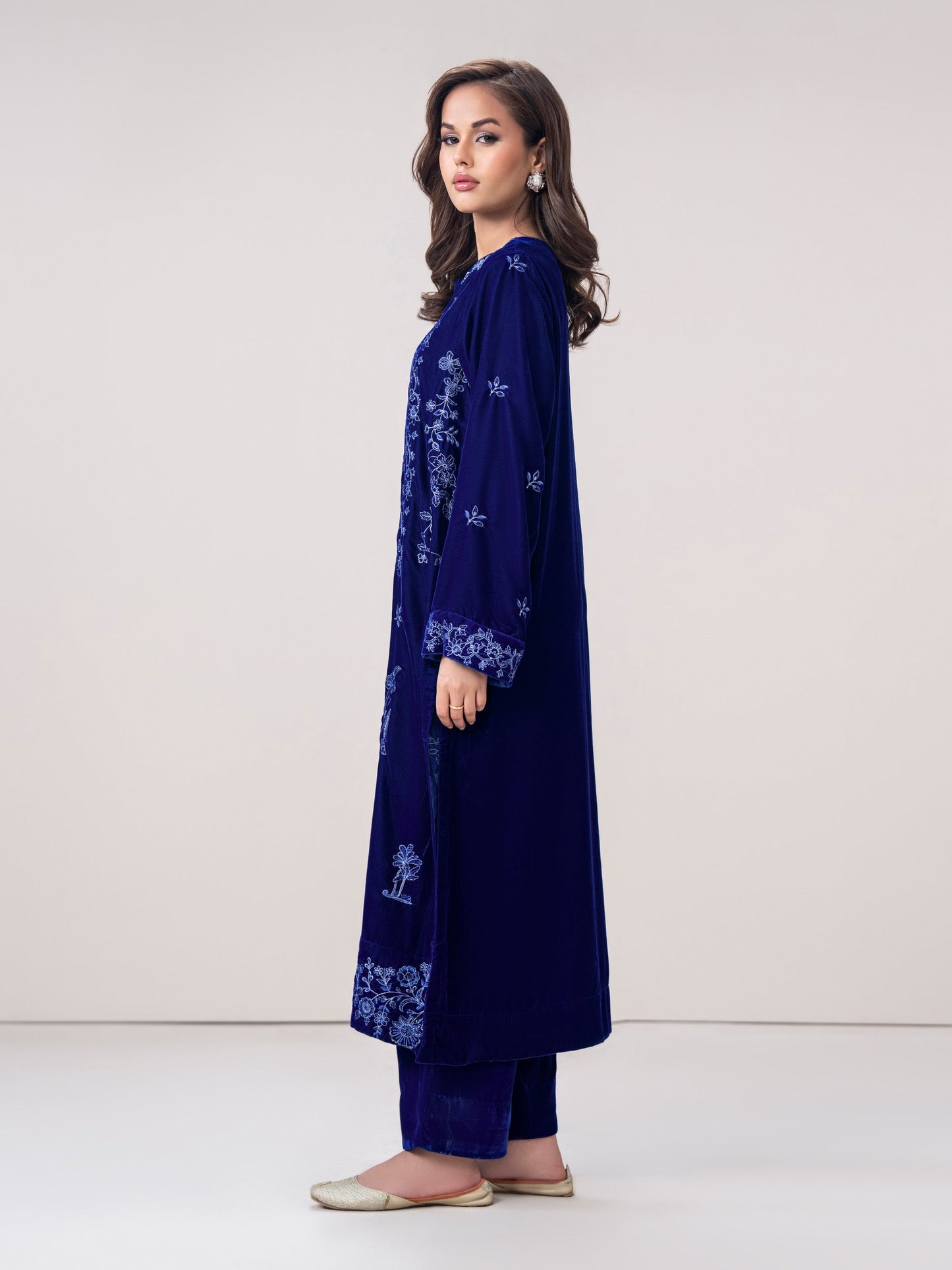 2-Piece Velvet Suit- Embroidered (Pret)