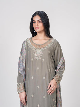 3-piece-velvet-suit--embroidered-(pret)