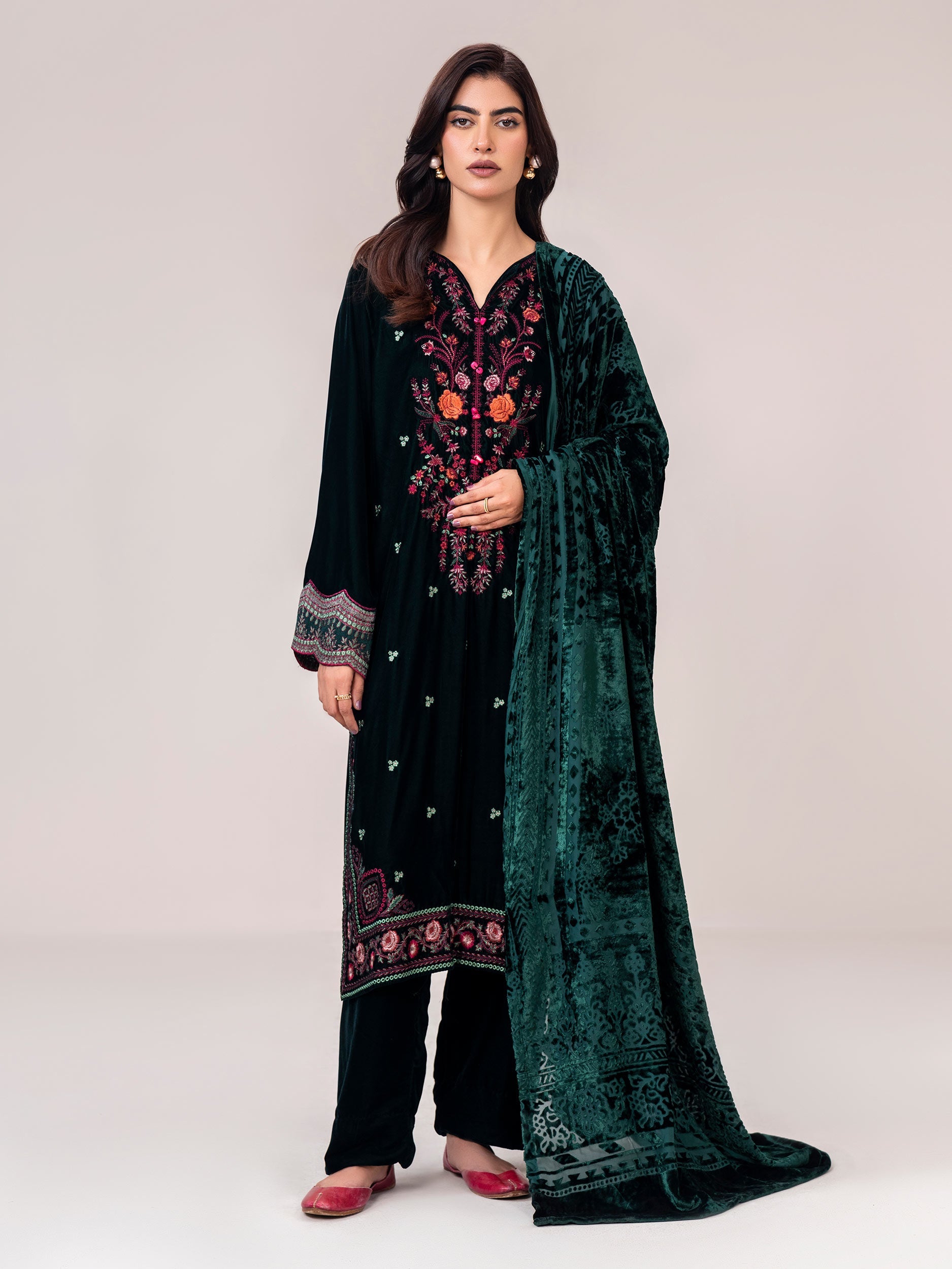 3-piece-velvet-suit--embroidered-(pret)