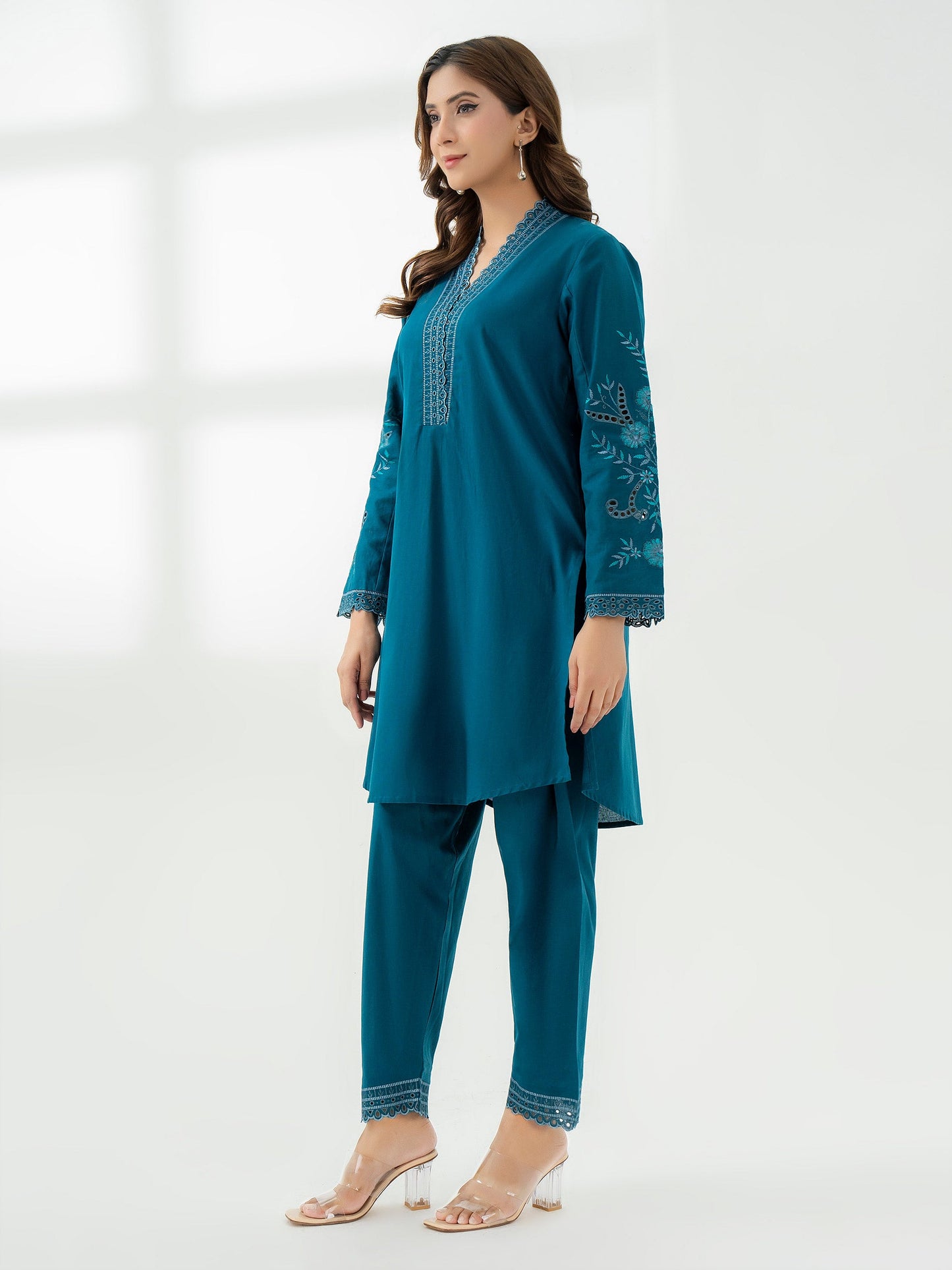 2 Piece Khaddar Suit-Embroidered (Pret)