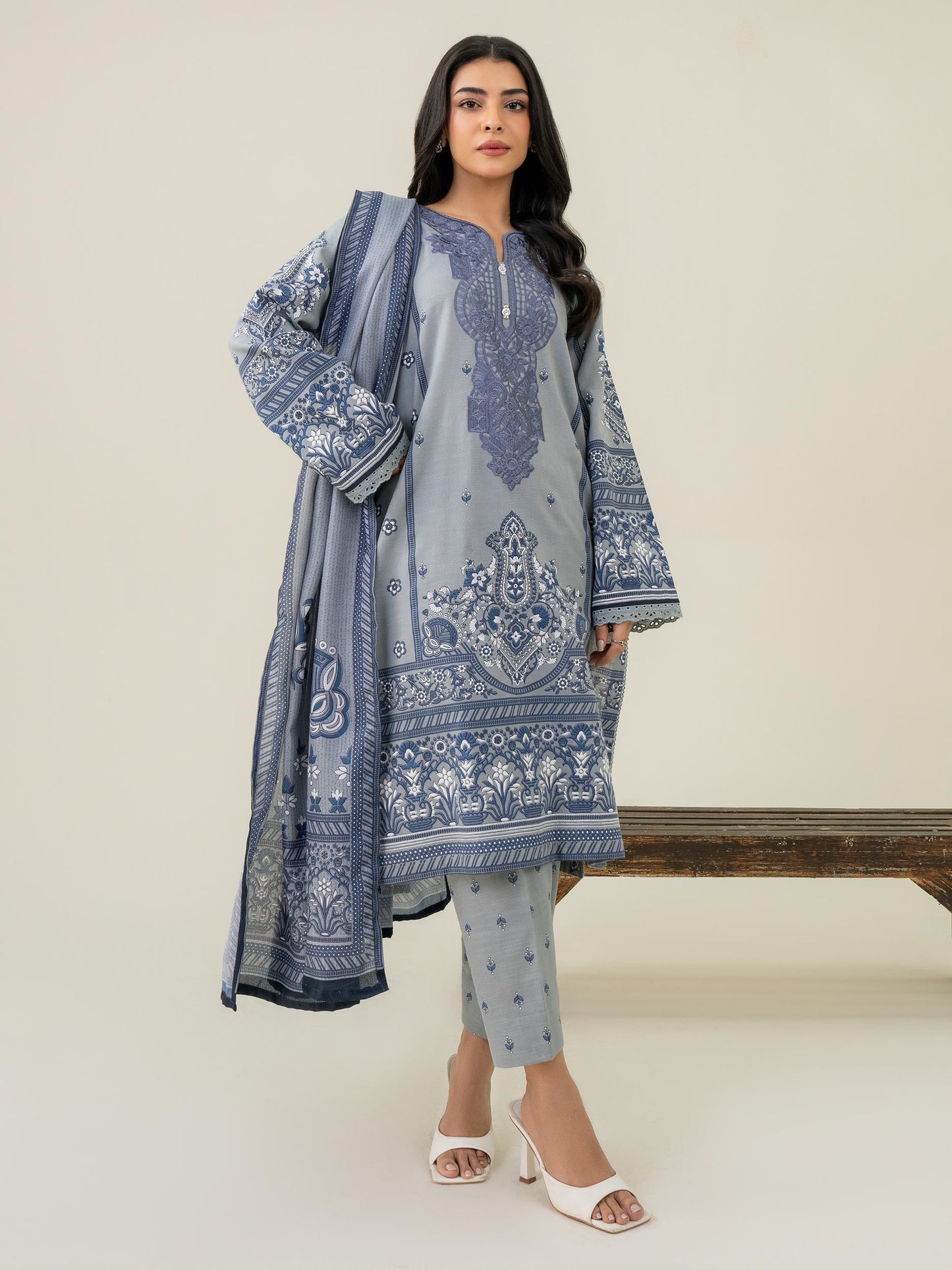 3 Piece Khaddar Suit-Embroidered (Pret)