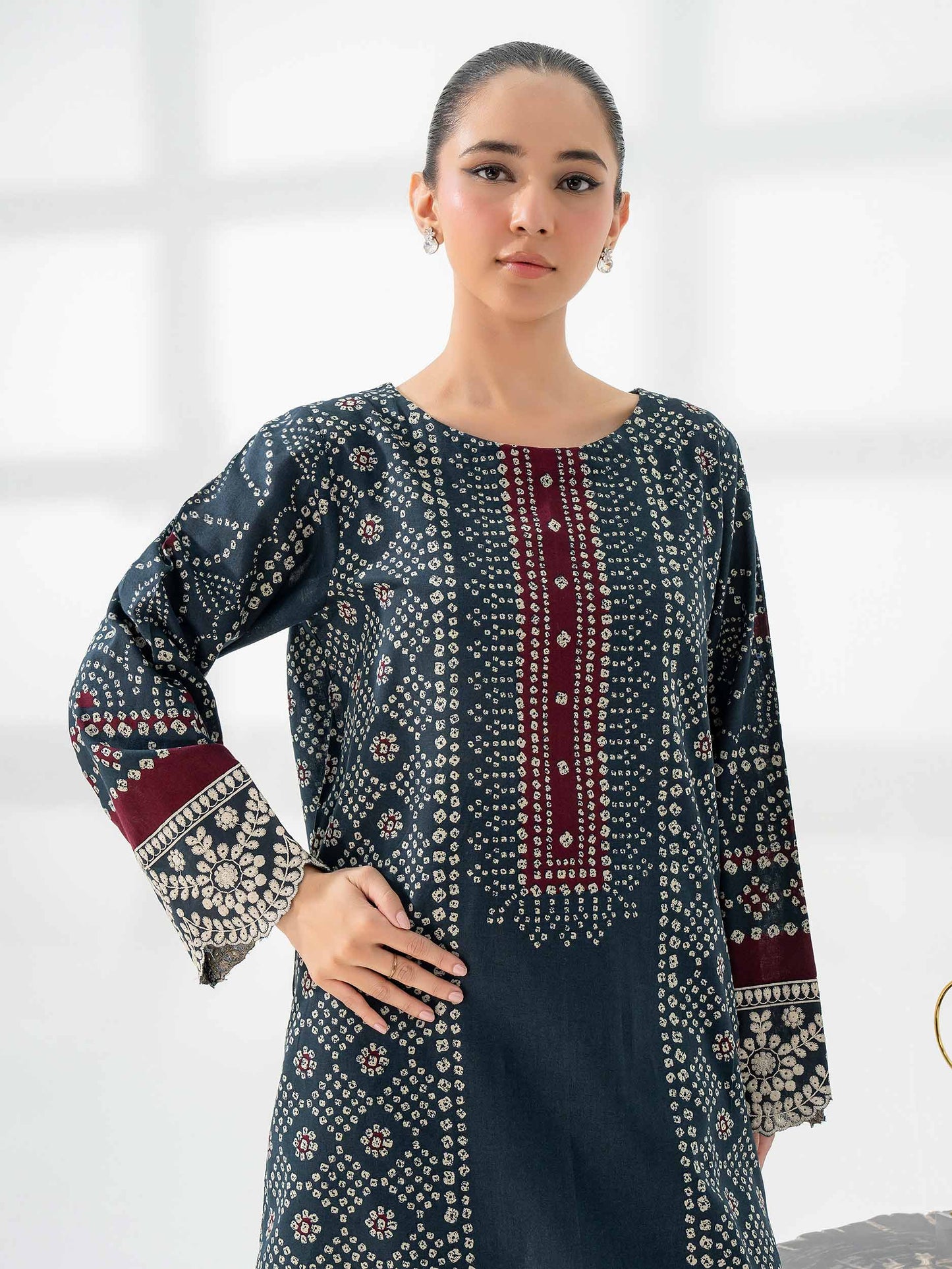 2 Piece Khaddar Suit-Embroidered (Pret)