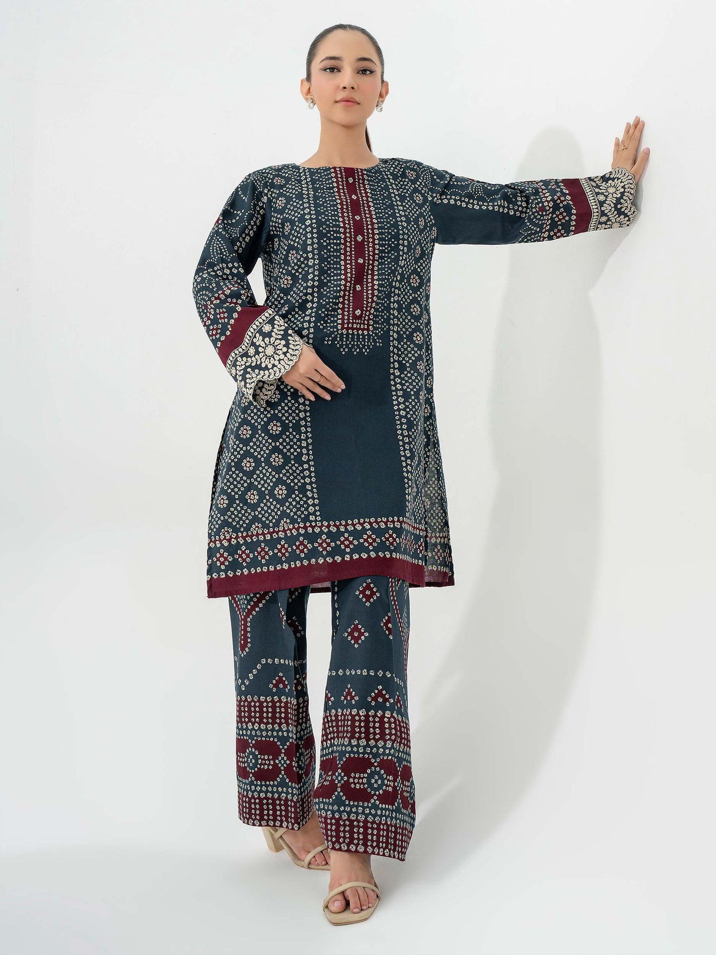 2 Piece Khaddar Suit-Embroidered (Pret)