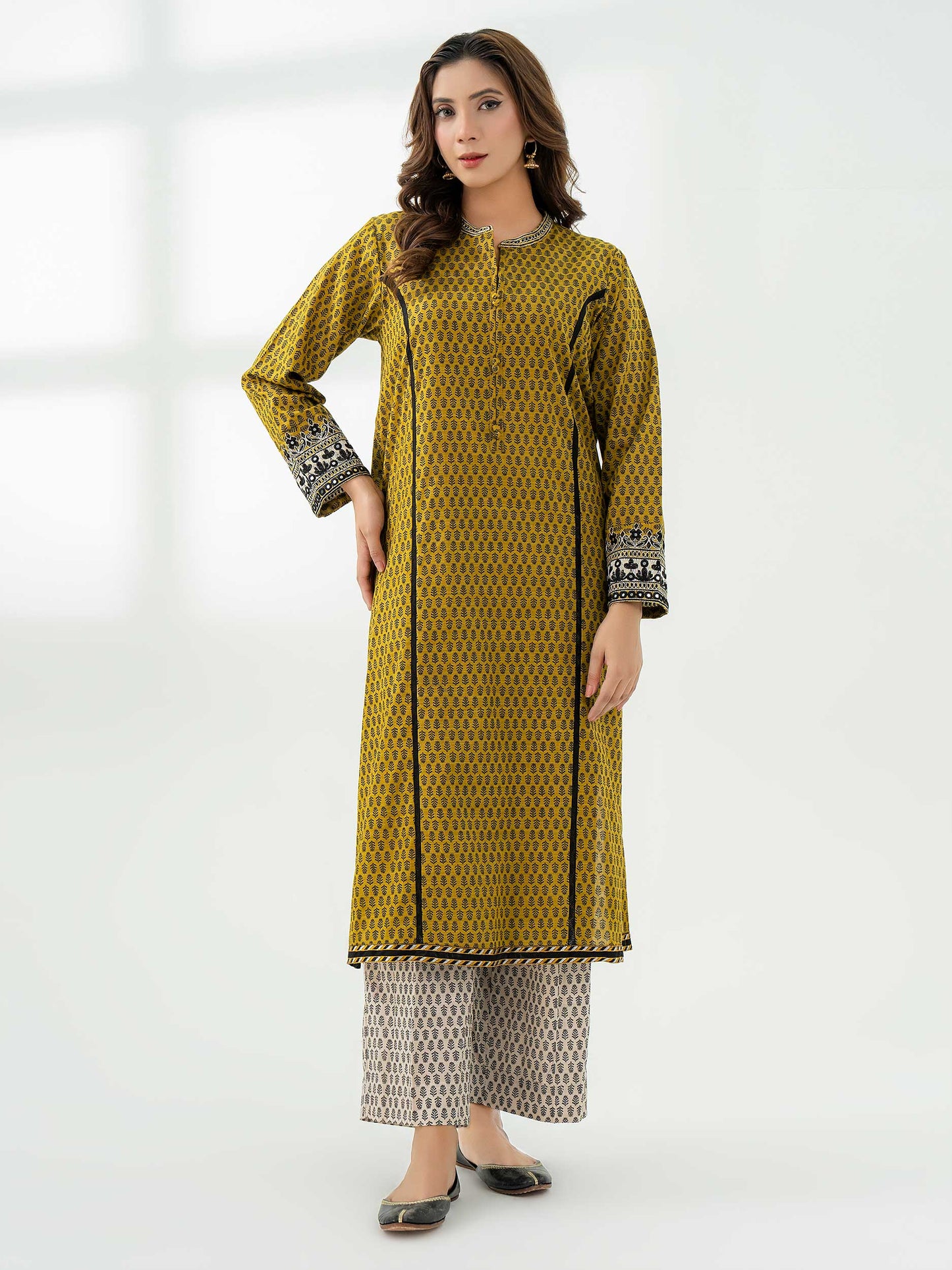 2 Piece Khaddar Suit-Embroidered (Pret)