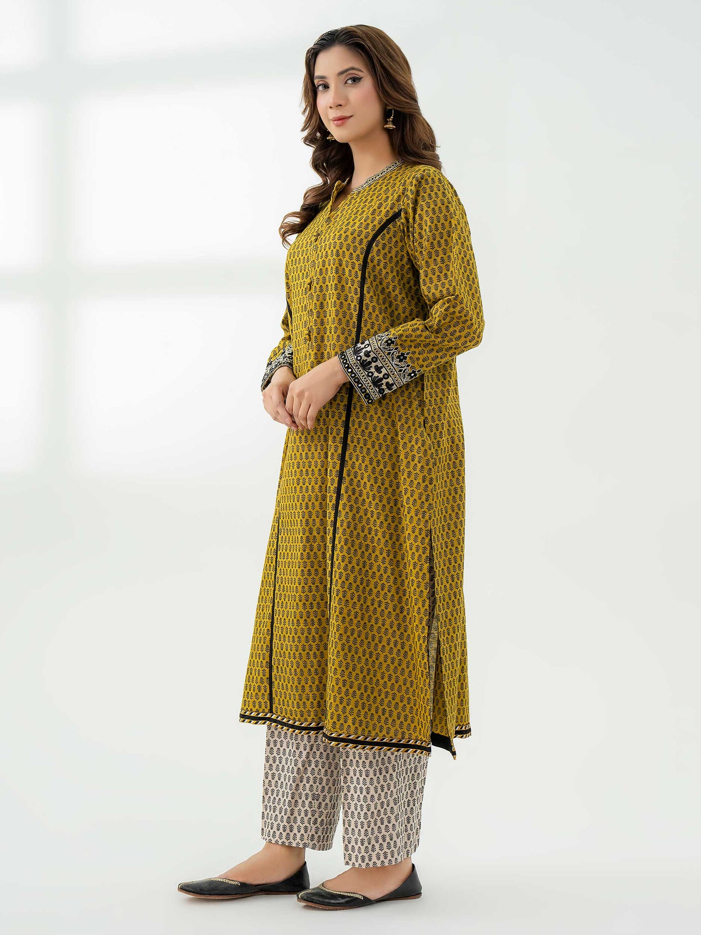 2 Piece Khaddar Suit-Embroidered (Pret)