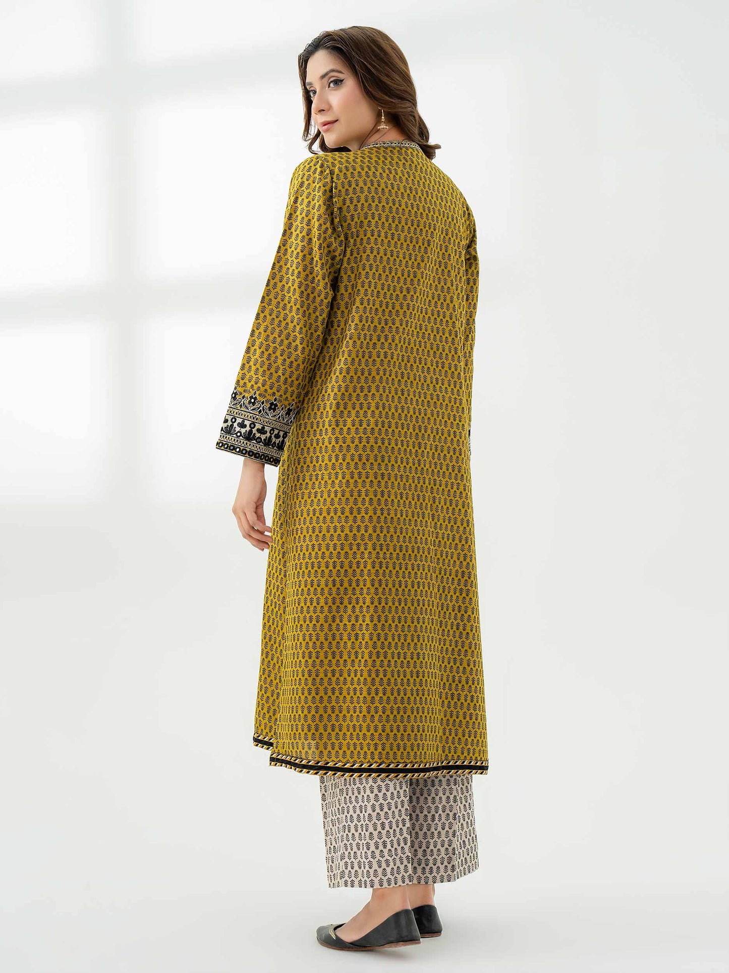 2 Piece Khaddar Suit-Embroidered (Pret)