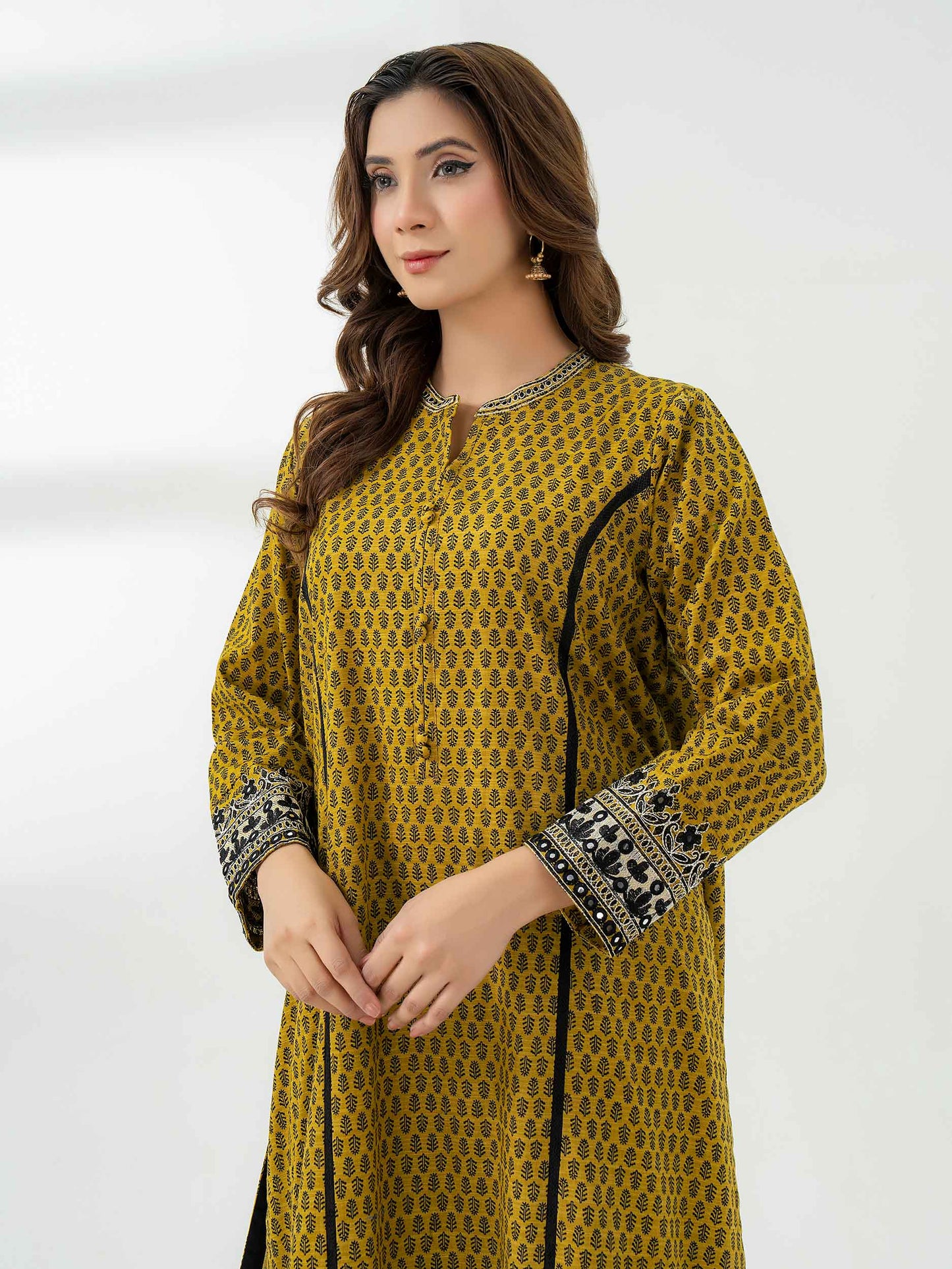 2 Piece Khaddar Suit-Embroidered (Pret)