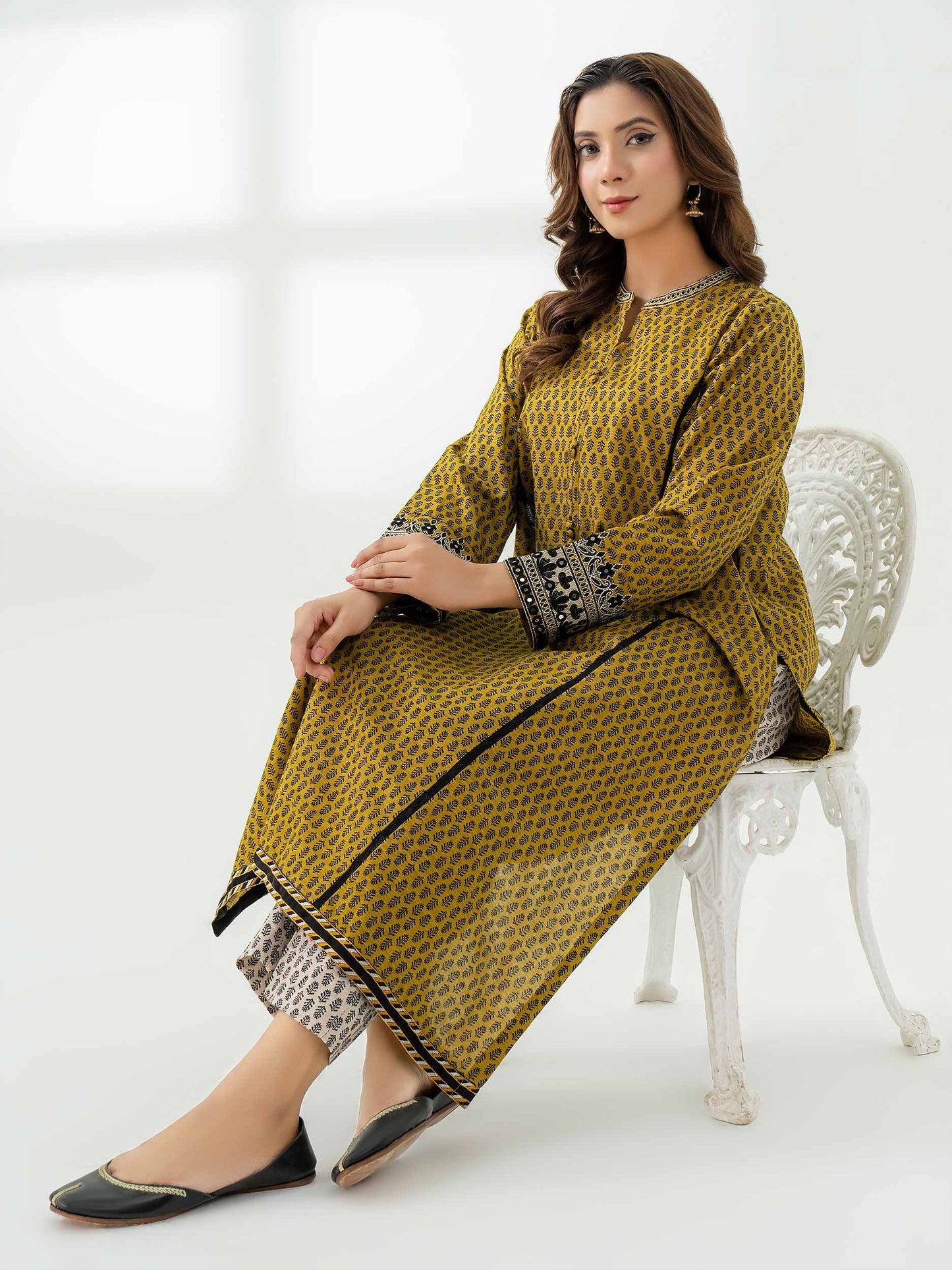 2 Piece Khaddar Suit-Embroidered (Pret)