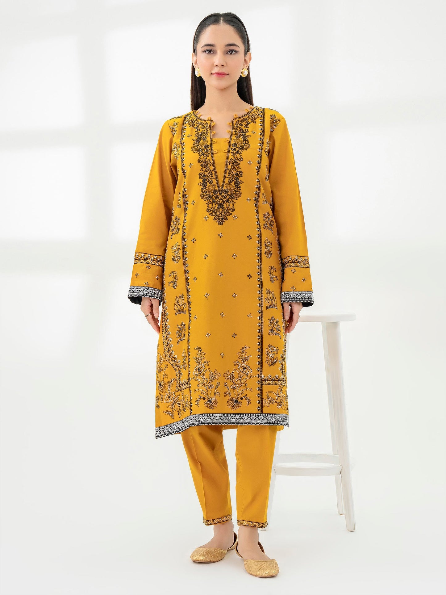 2 Piece Khaddar Suit-Embroidered (Pret)