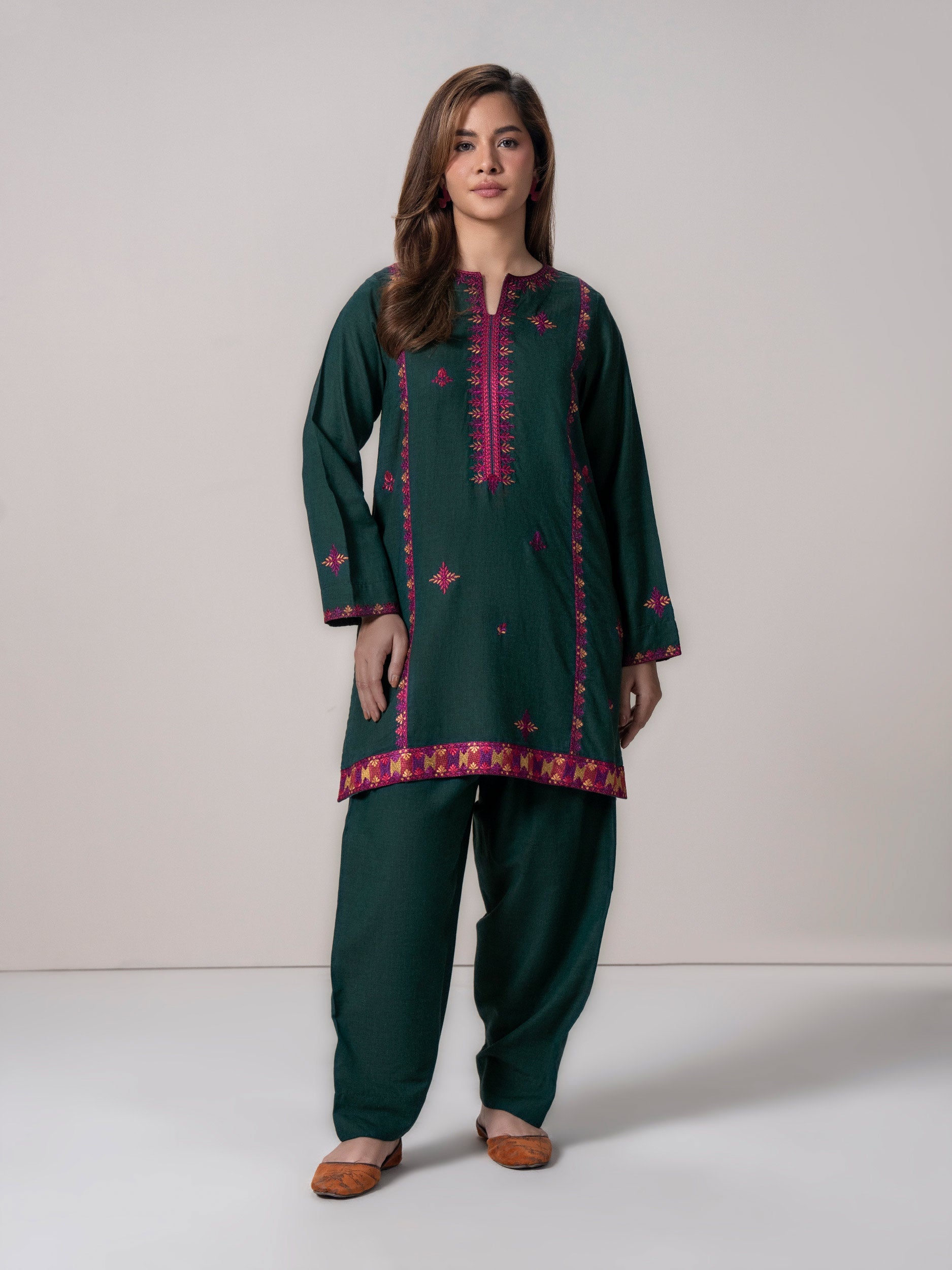 2-piece-yarn-dyed-suit--embroidered-(pret)