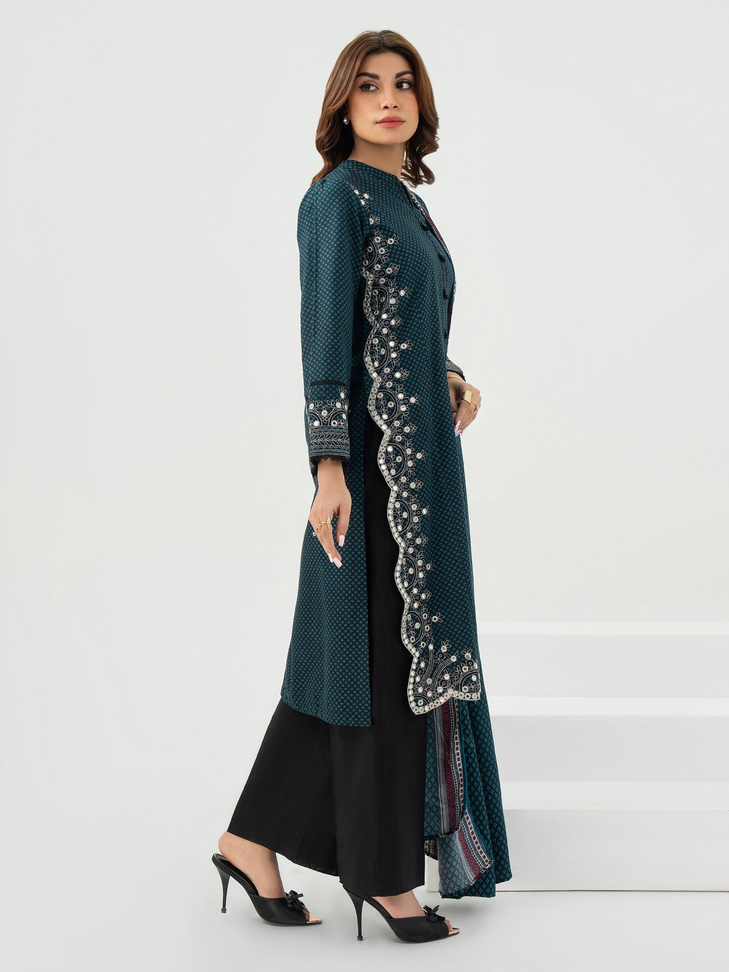2 Piece Khaddar Suit-Embroidered (Pret)