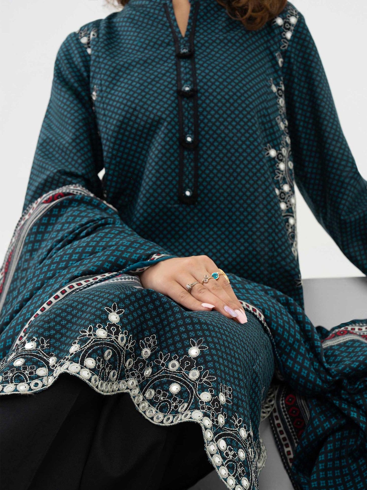 2 Piece Khaddar Suit-Embroidered (Pret)