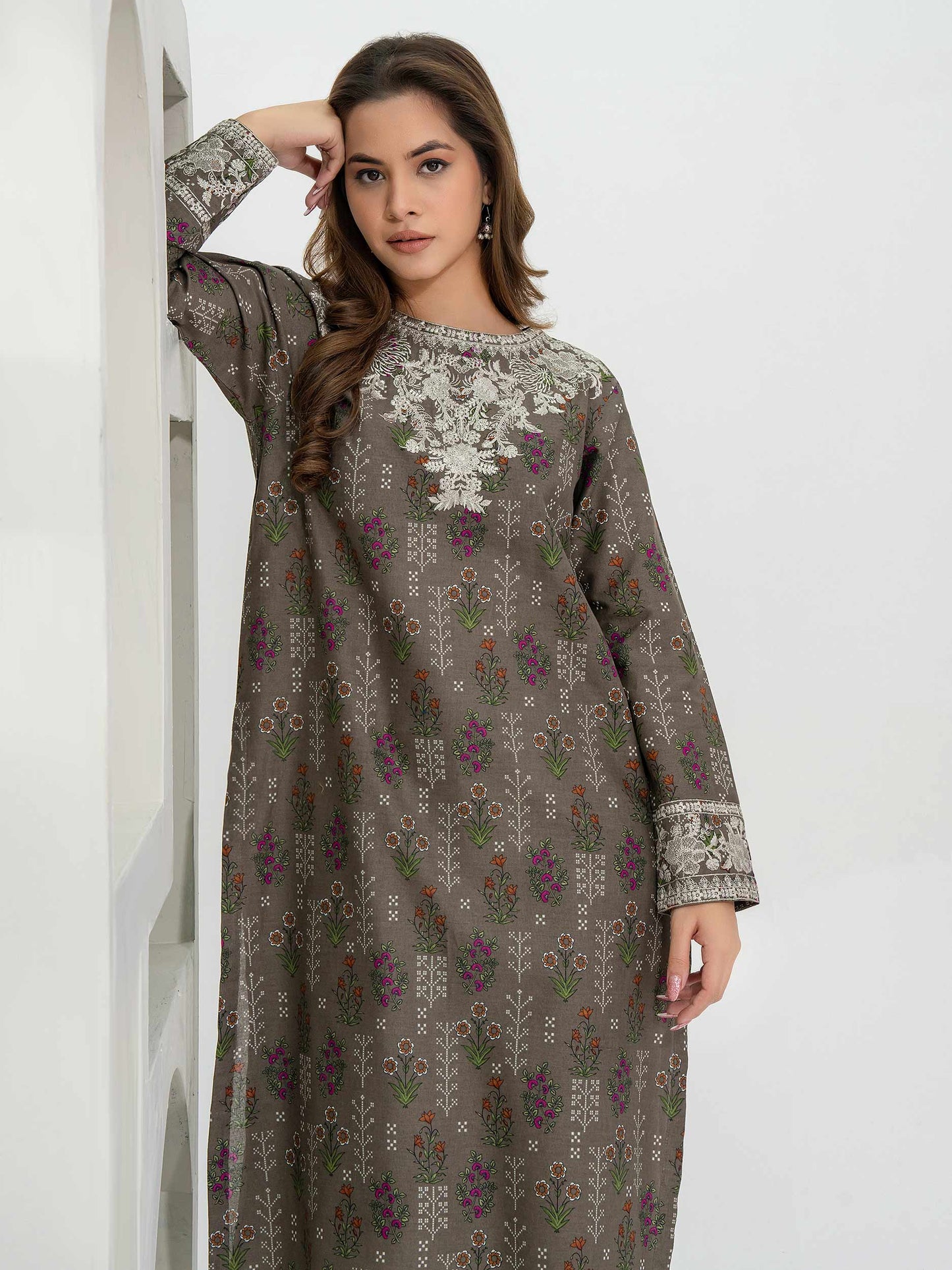 2 Piece Khaddar Suit-Embroidered (Pret)