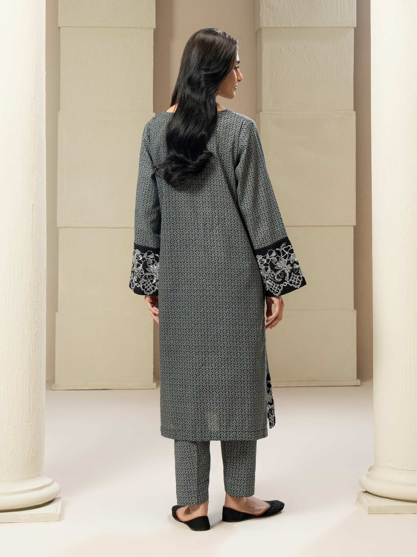 2 Piece Khaddar Suit-Embroidered (Pret)