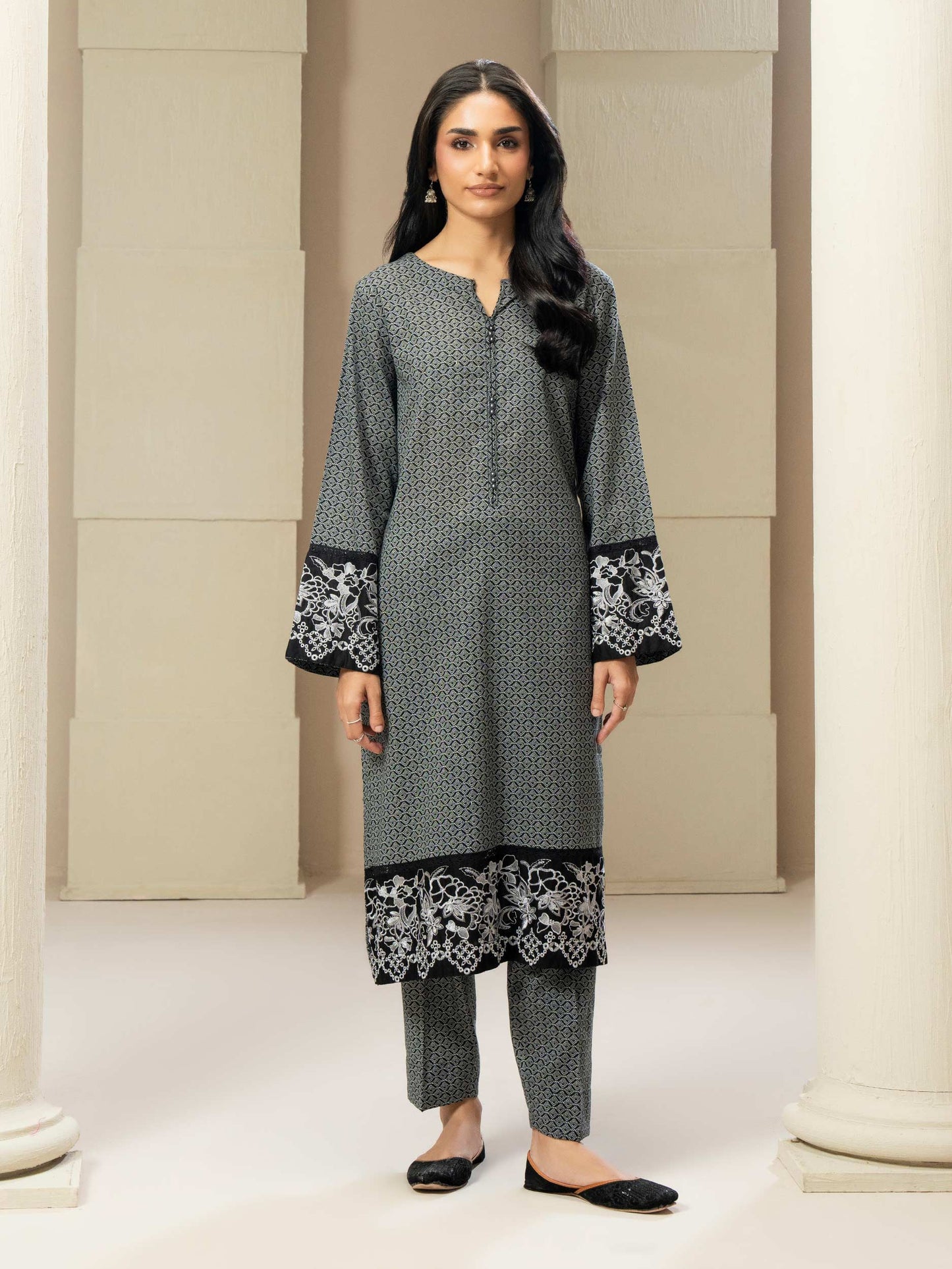 2 Piece Khaddar Suit-Embroidered (Pret)