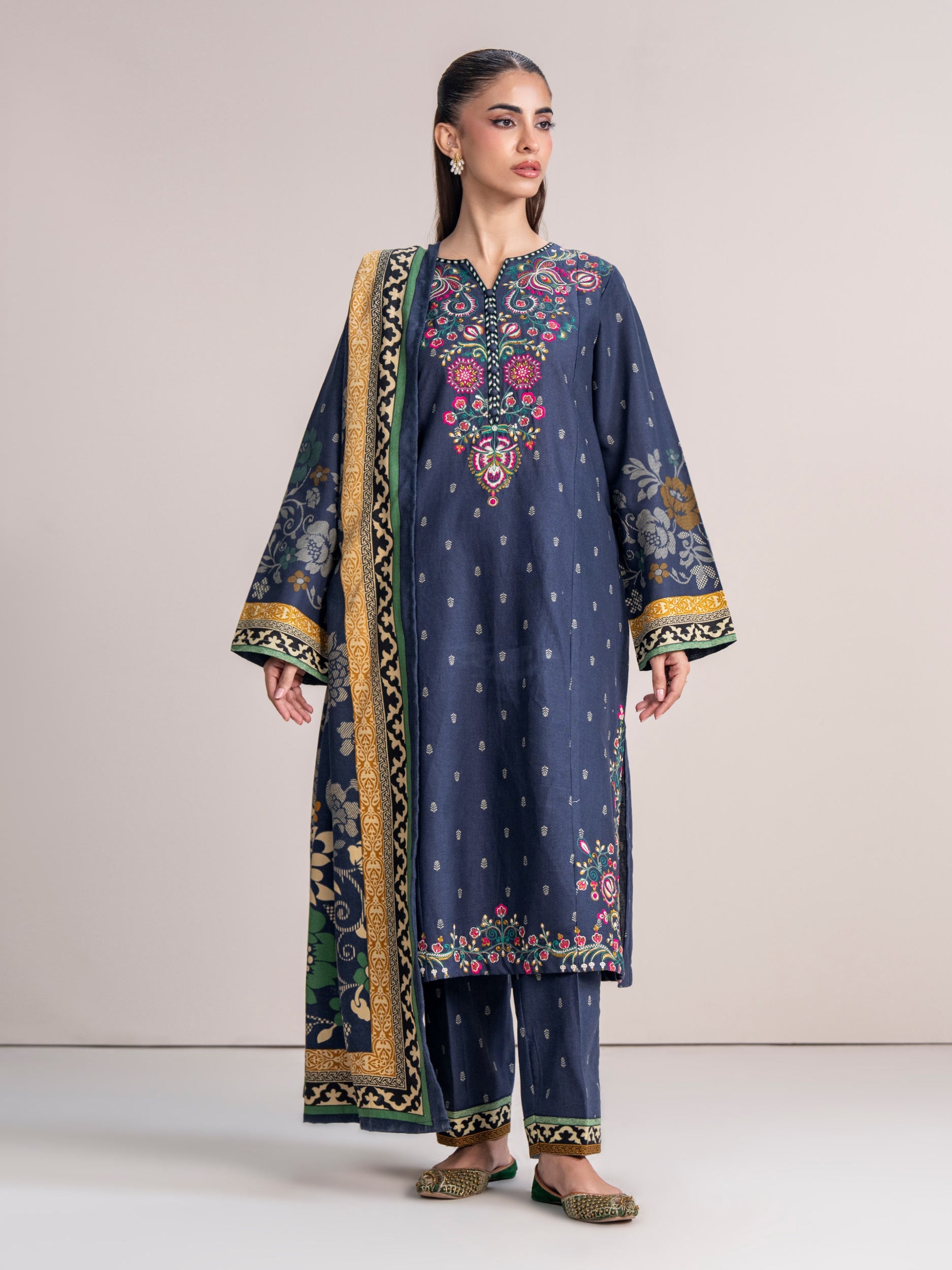 3-piece-khaddar-suit--embroidered-(pret)