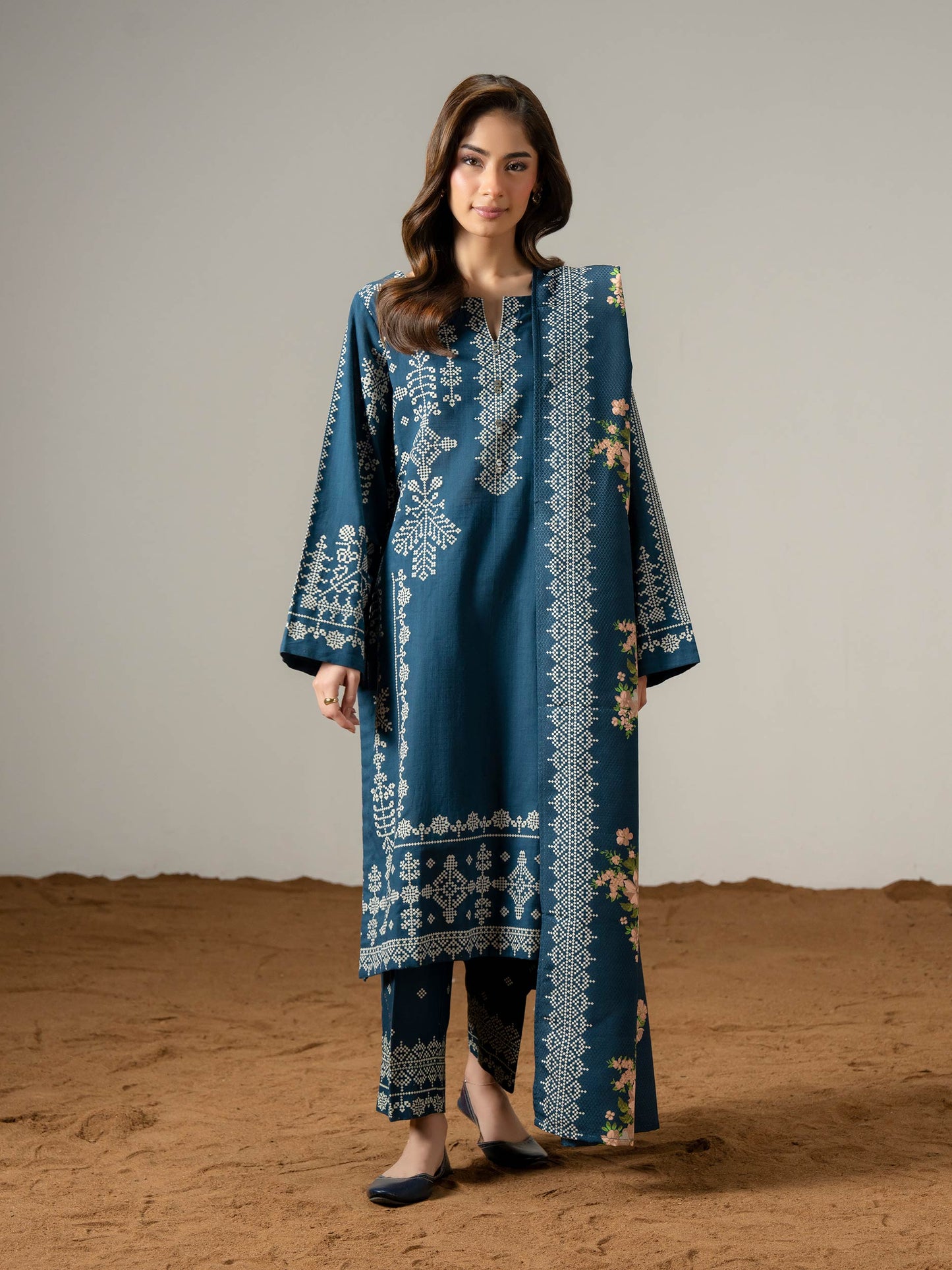3 Piece Lawn Suit-Embroidered (Pret)