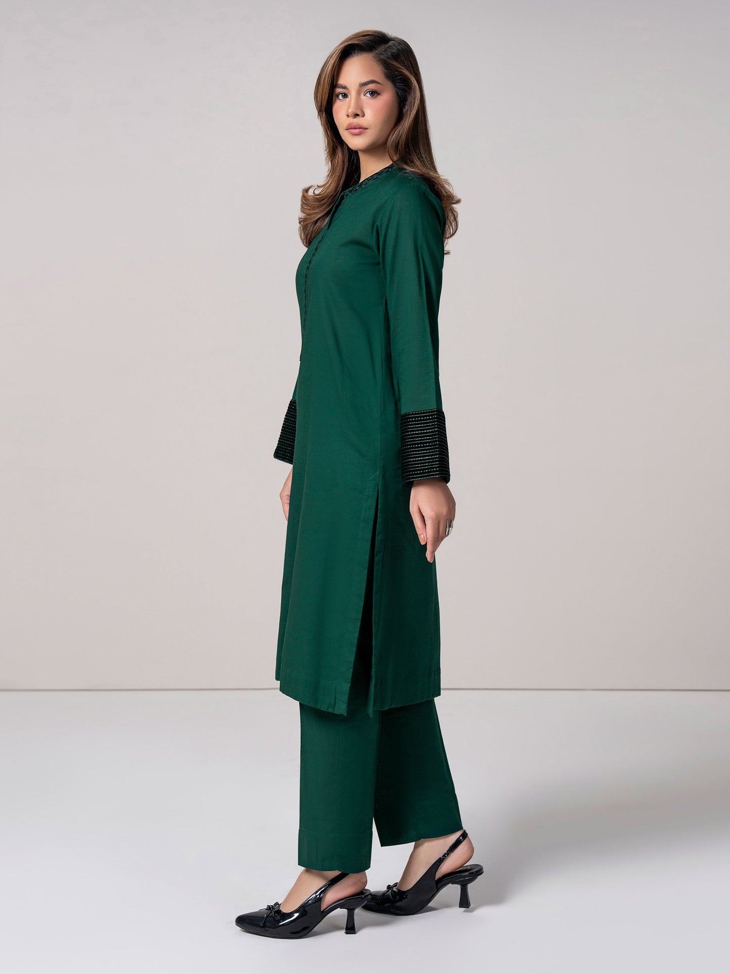 2 Piece Khaddar Suit- Embroidered (Pret)