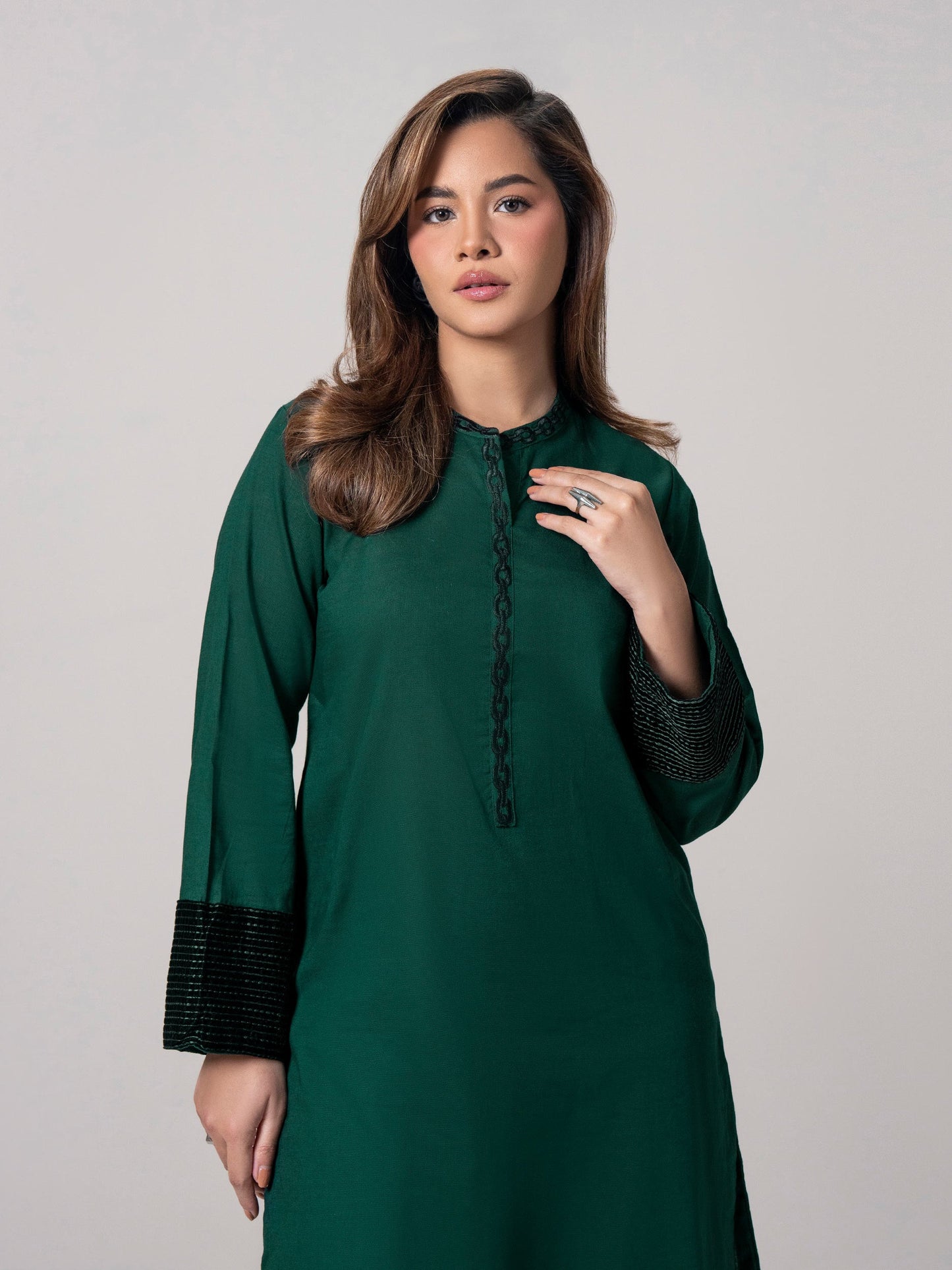 2 Piece Khaddar Suit- Embroidered (Pret)