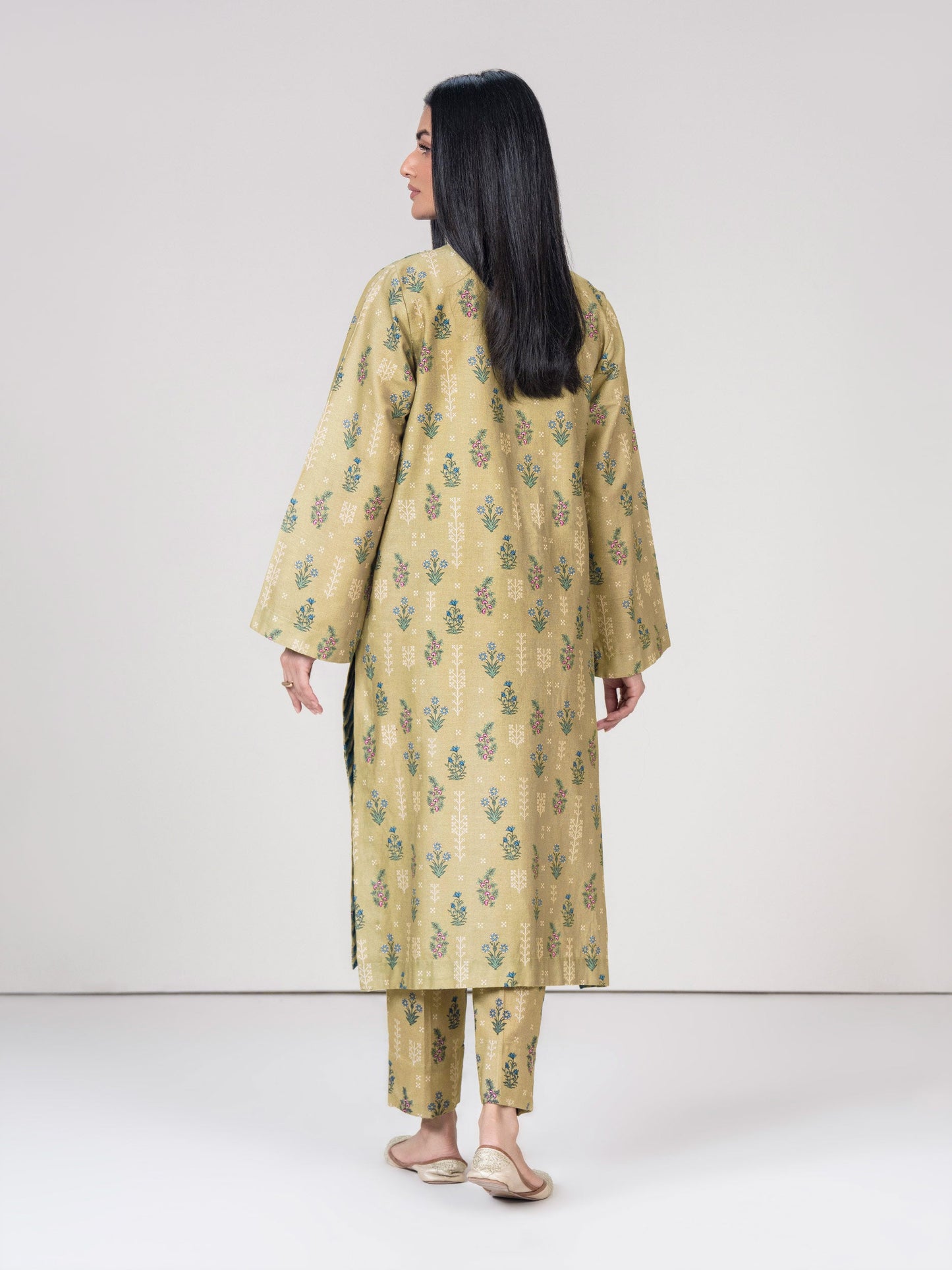 2 Piece Khaddar Suit- Embroidered (Pret)