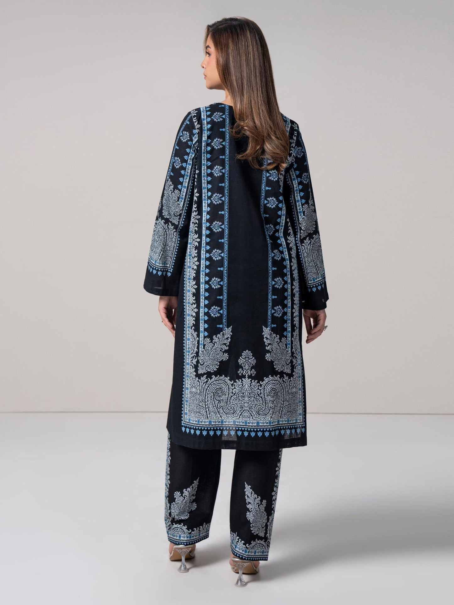 2 Piece Khaddar Suit- Embroidered (Pret)