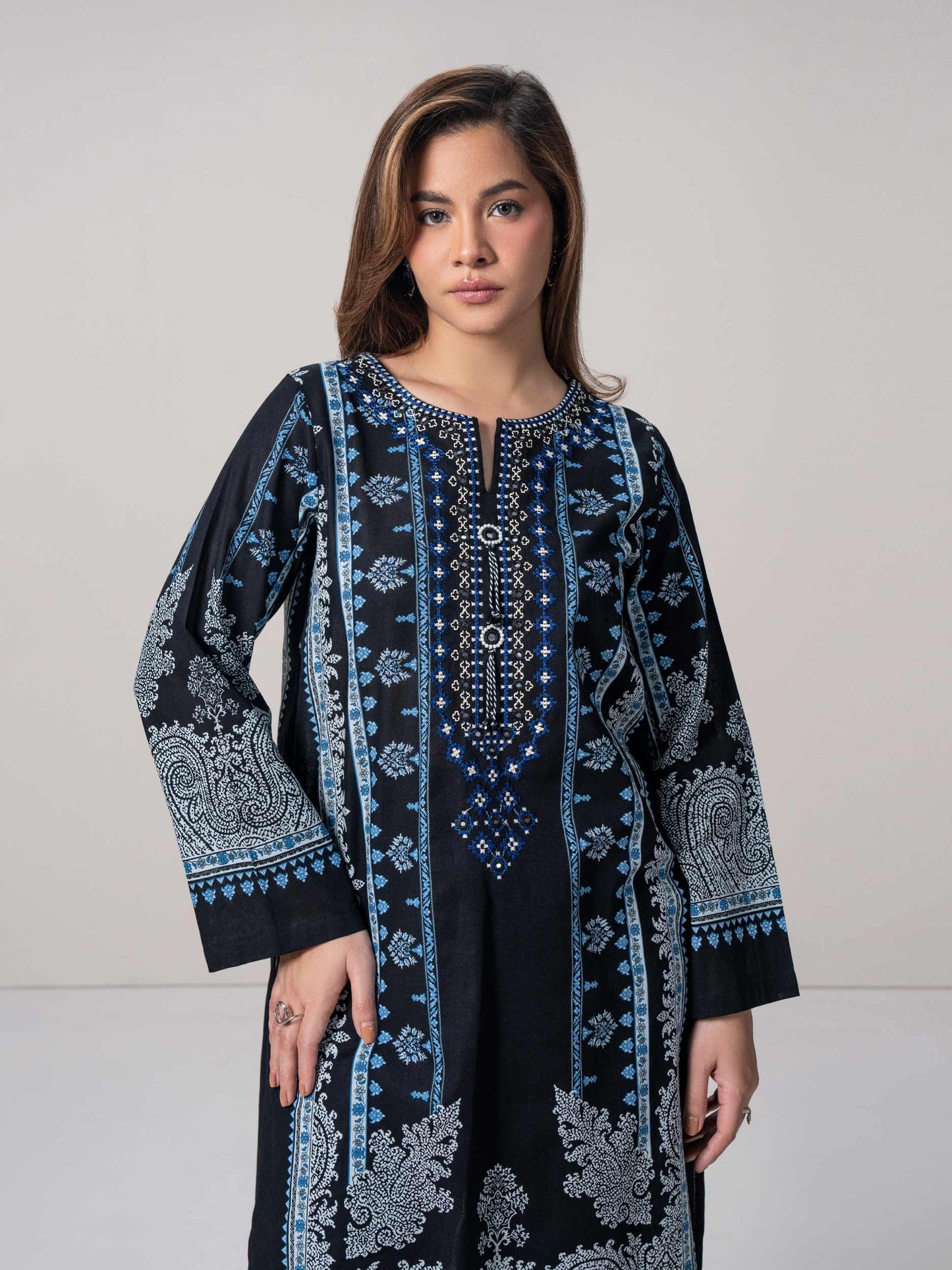 2 Piece Khaddar Suit- Embroidered (Pret)