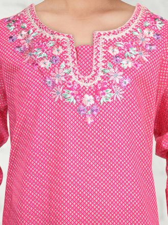 2-piece-khaddar-suit--embroidered-(pret)