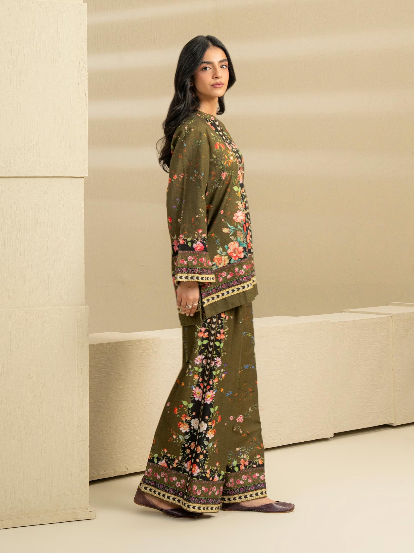 2 Piece Khaddar Suit-Printed (Pret)