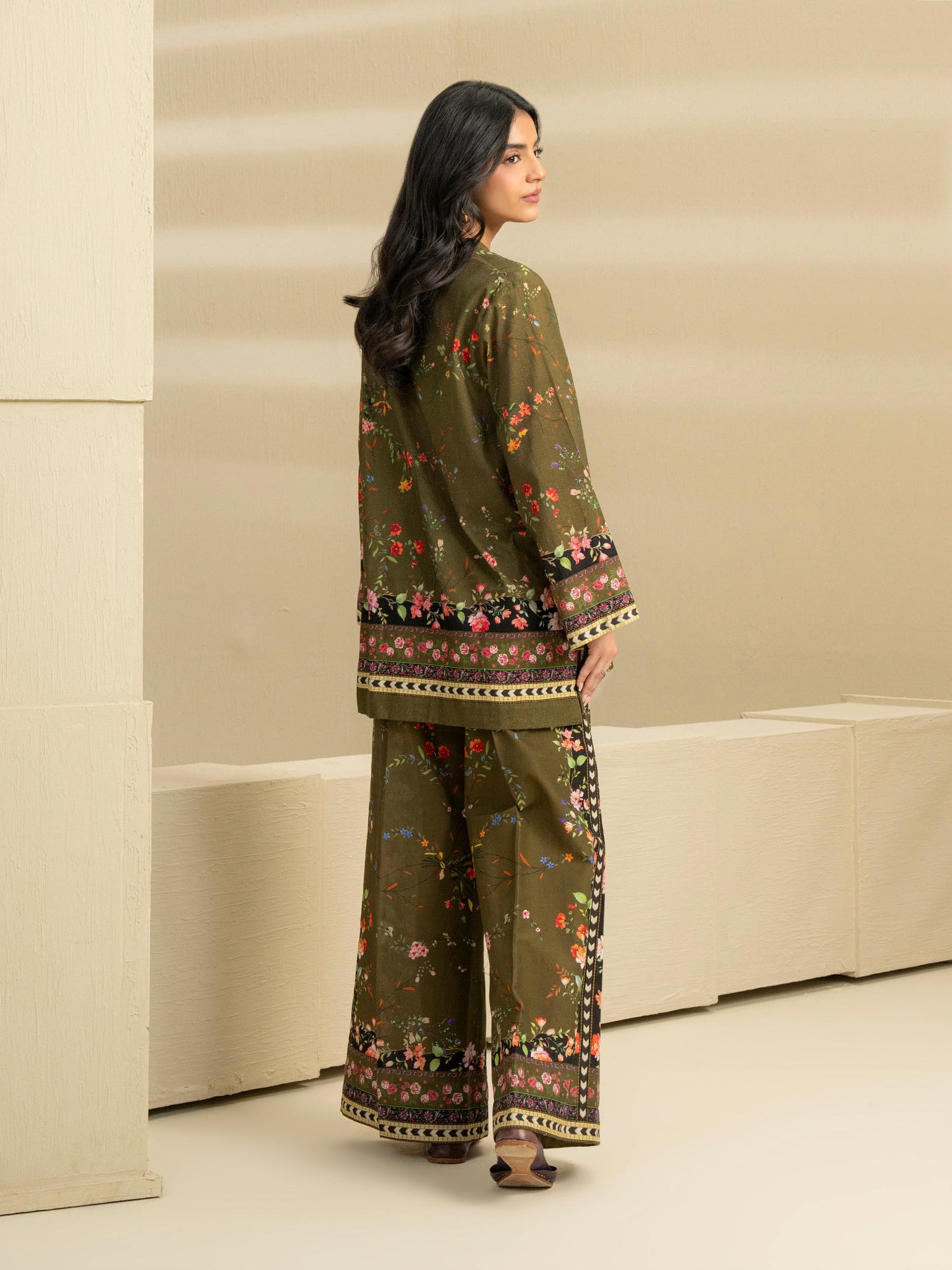 2 Piece Khaddar Suit-Printed (Pret)