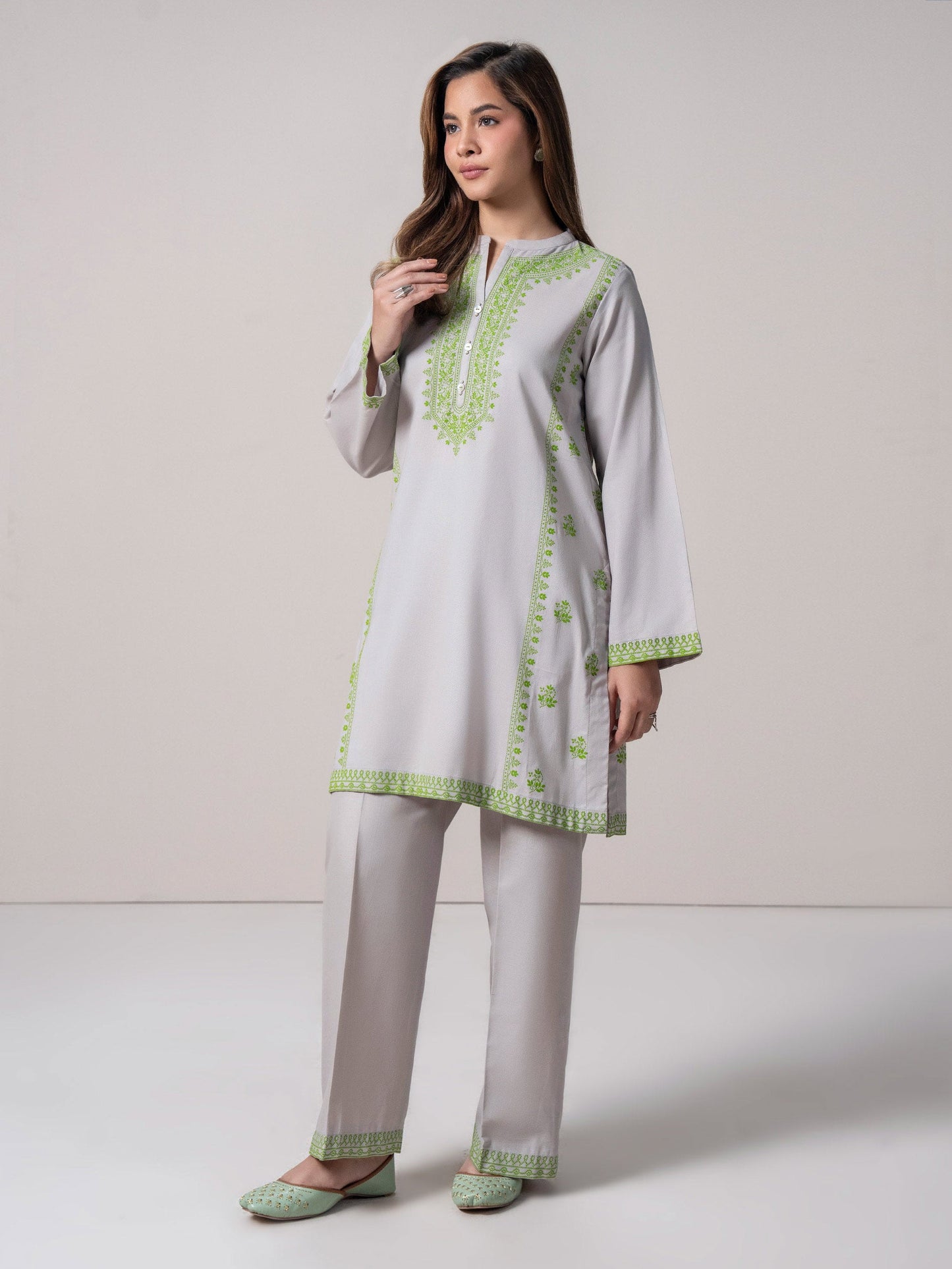 2 Piece Khaddar Suit- Embossed (Pret)