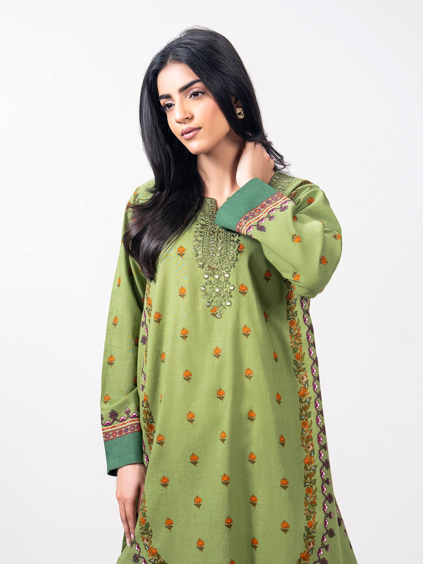 2 Piece Khaddar Suit- Embroidered (Pret)