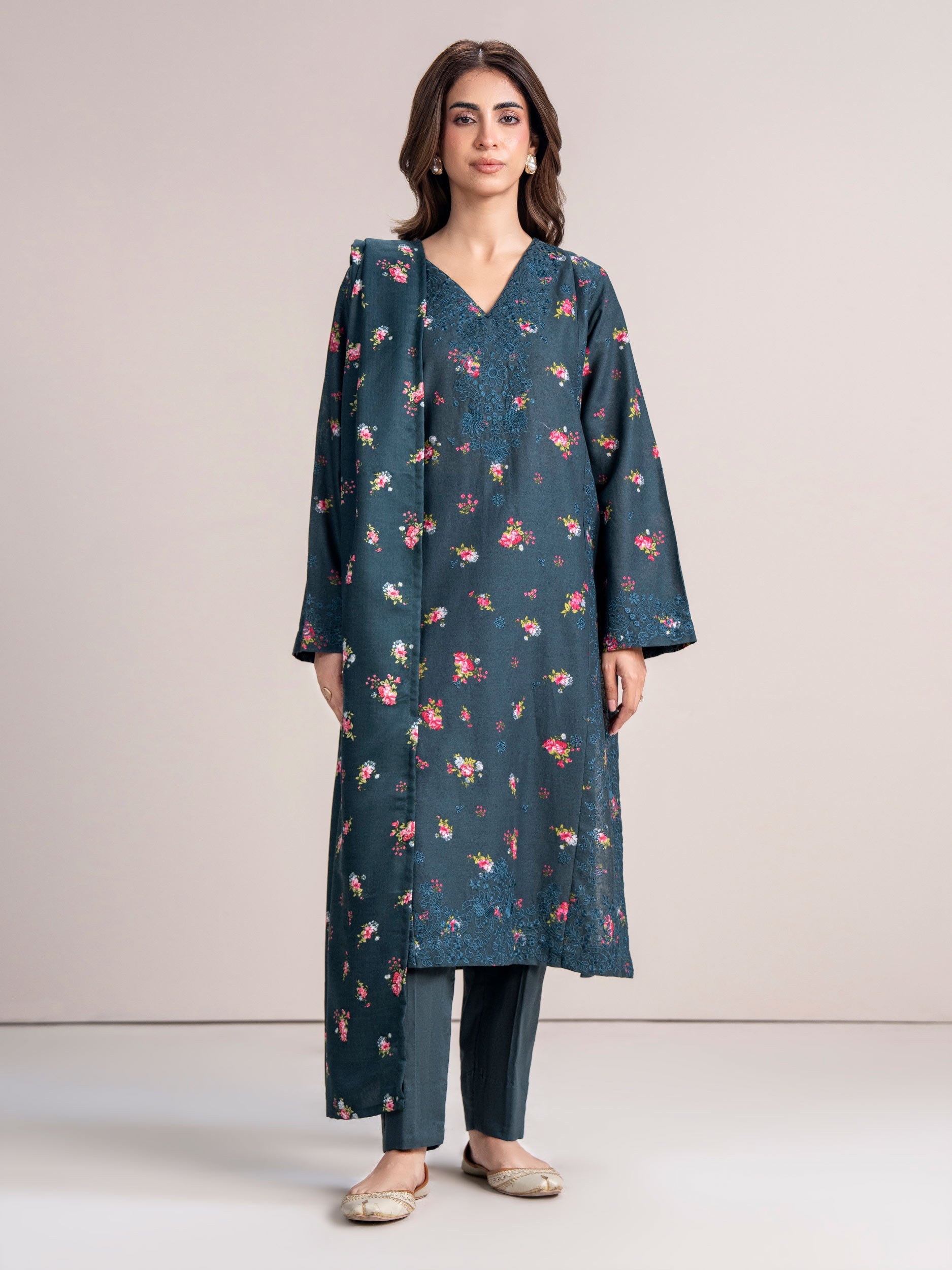 3-piece-khaddar-suit--embroidered-(pret)