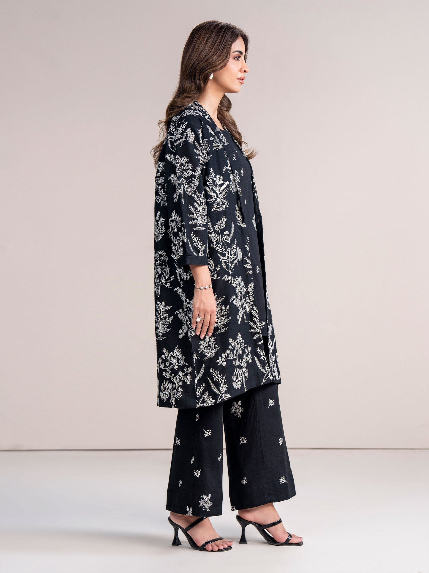 2 Piece Cardigan Khaddar Suit- Embroidered (Pret)