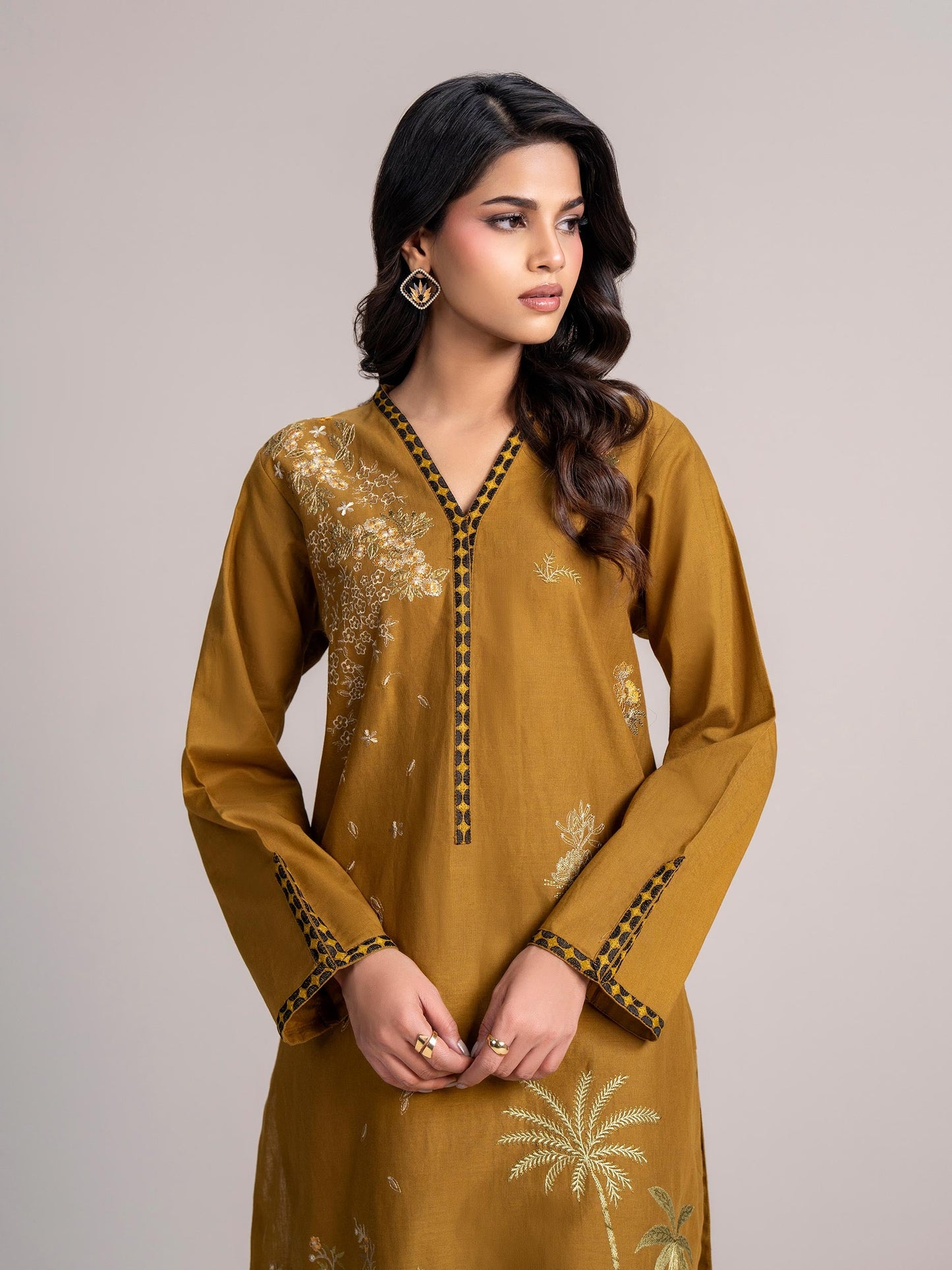 2-Piece Khaddar Suit-Embroidered (Pret)