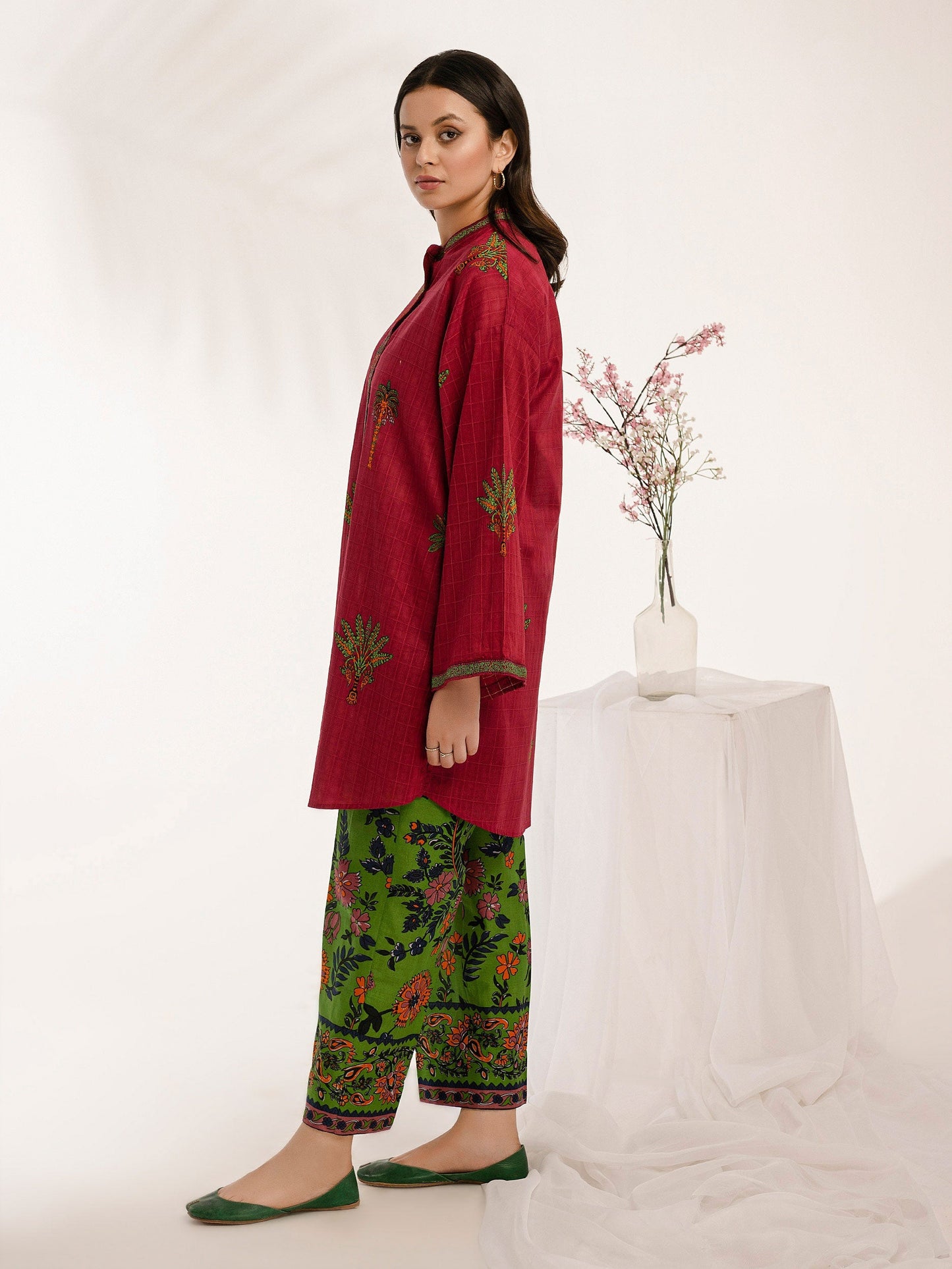 2 Piece Texture Lawn Suit-Embroidered (Pret)