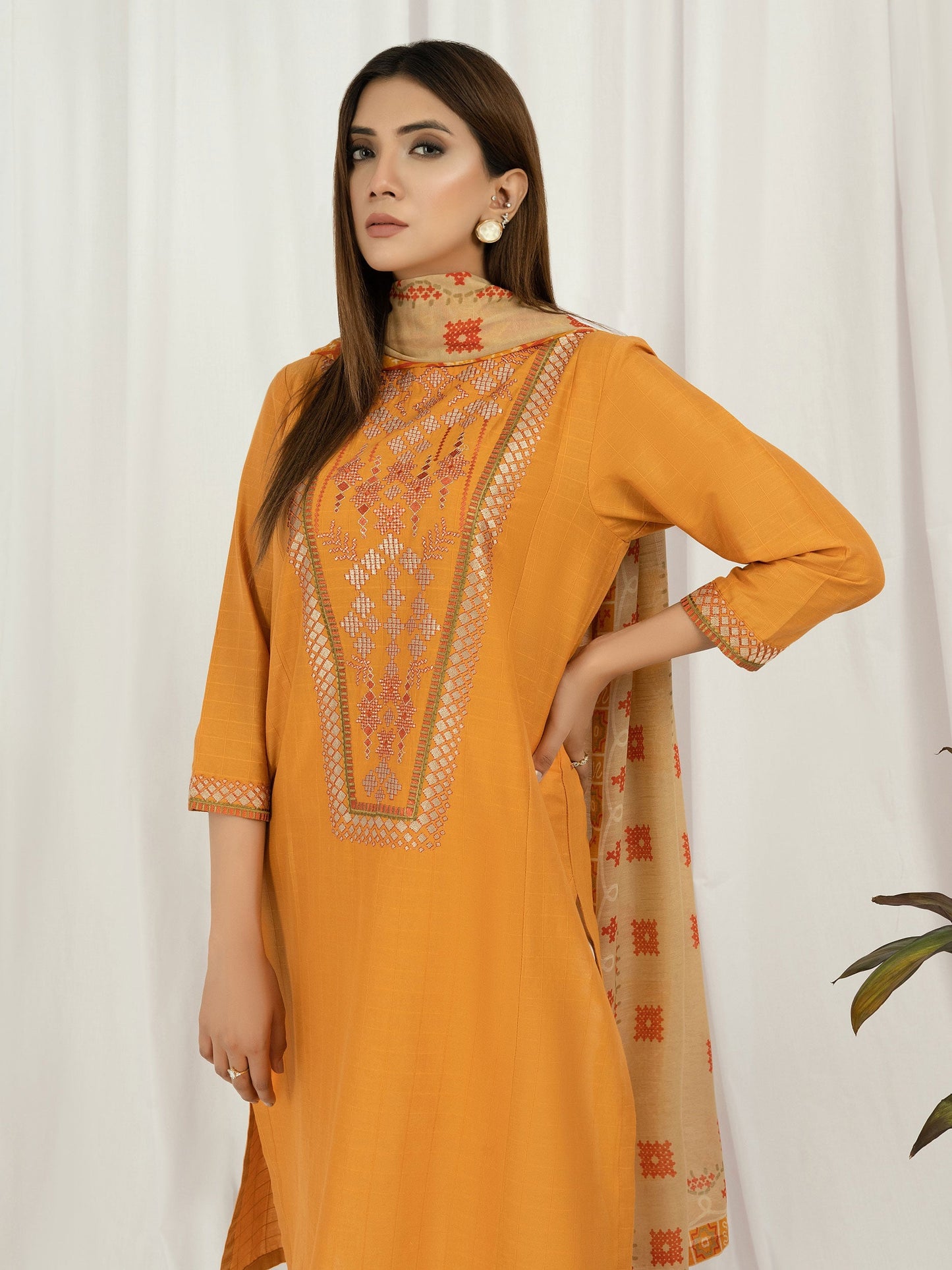 2 Piece Texture Lawn Suit-Embroidered (Pret)