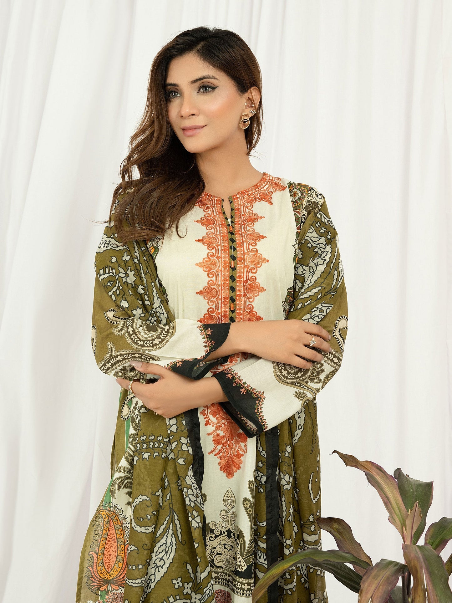 3 Piece Lawn Suit- Embroidered (Pret)