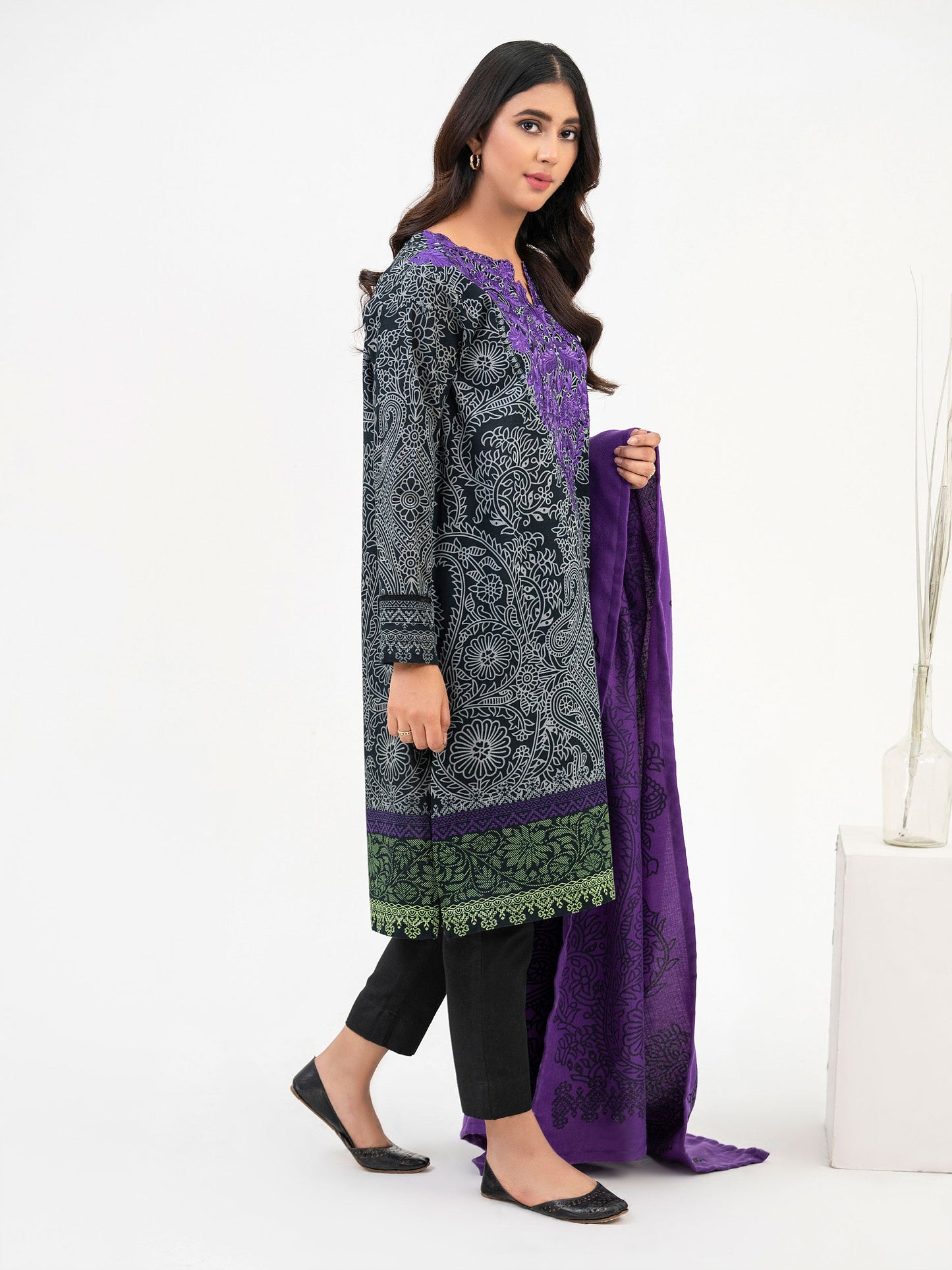 2 Piece Khaddar Suit-Embroidered (Pret)