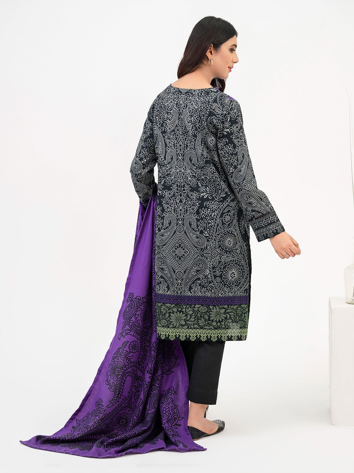 2 Piece Khaddar Suit-Embroidered (Pret)