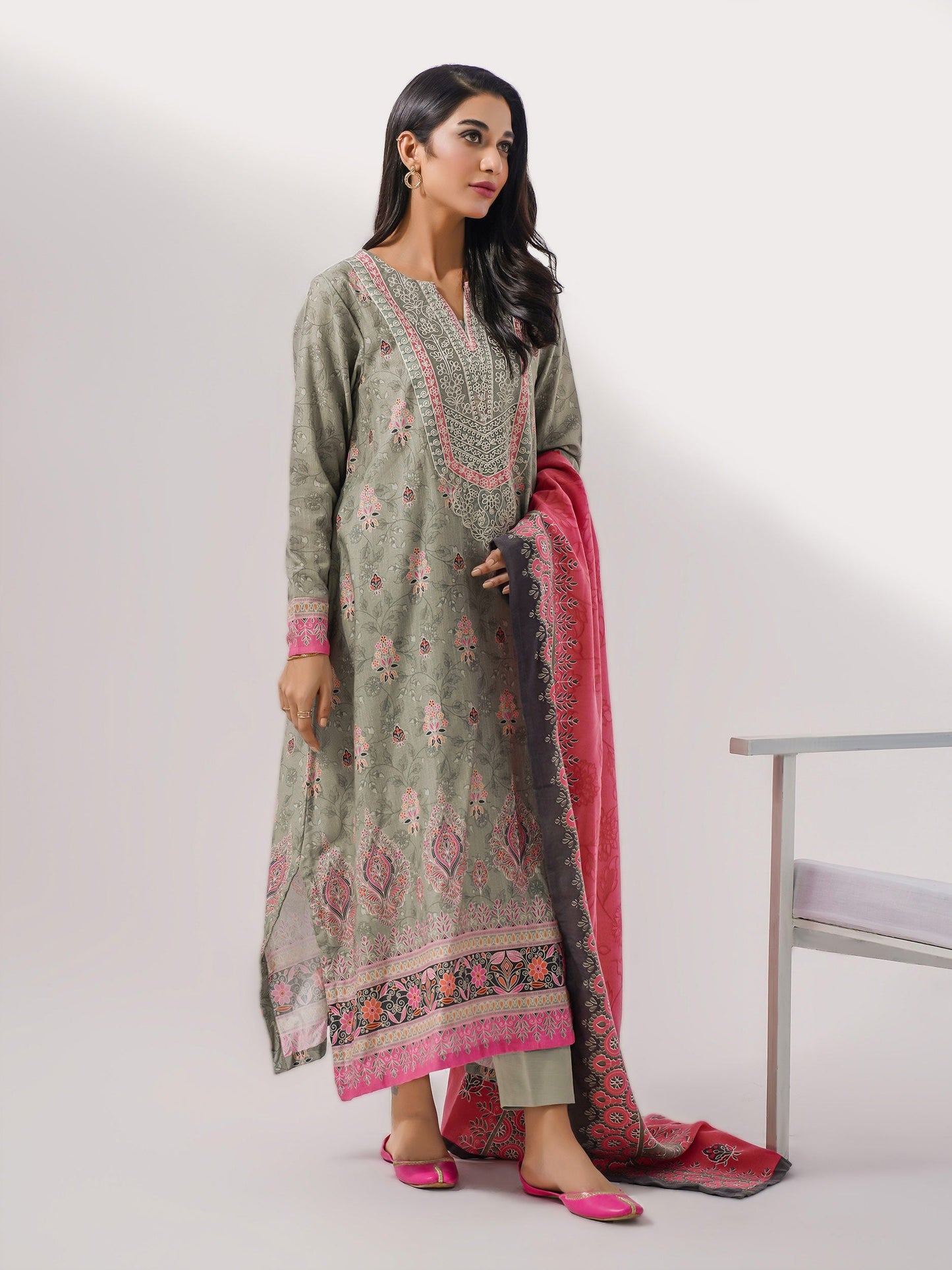 3 Piece Khaddar Suit-Embroidered(Pret)