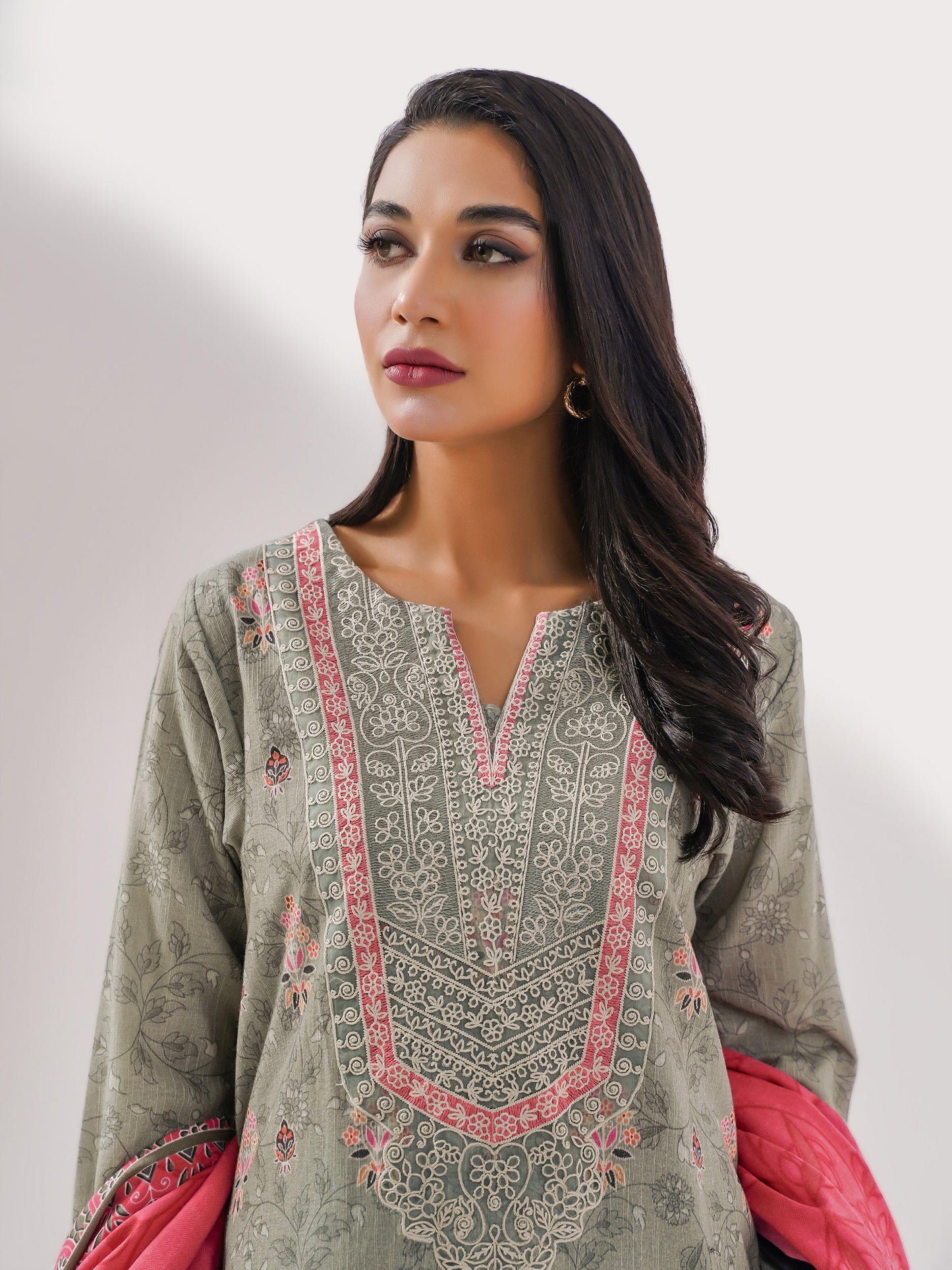 3 Piece Khaddar Suit-Embroidered(Pret)