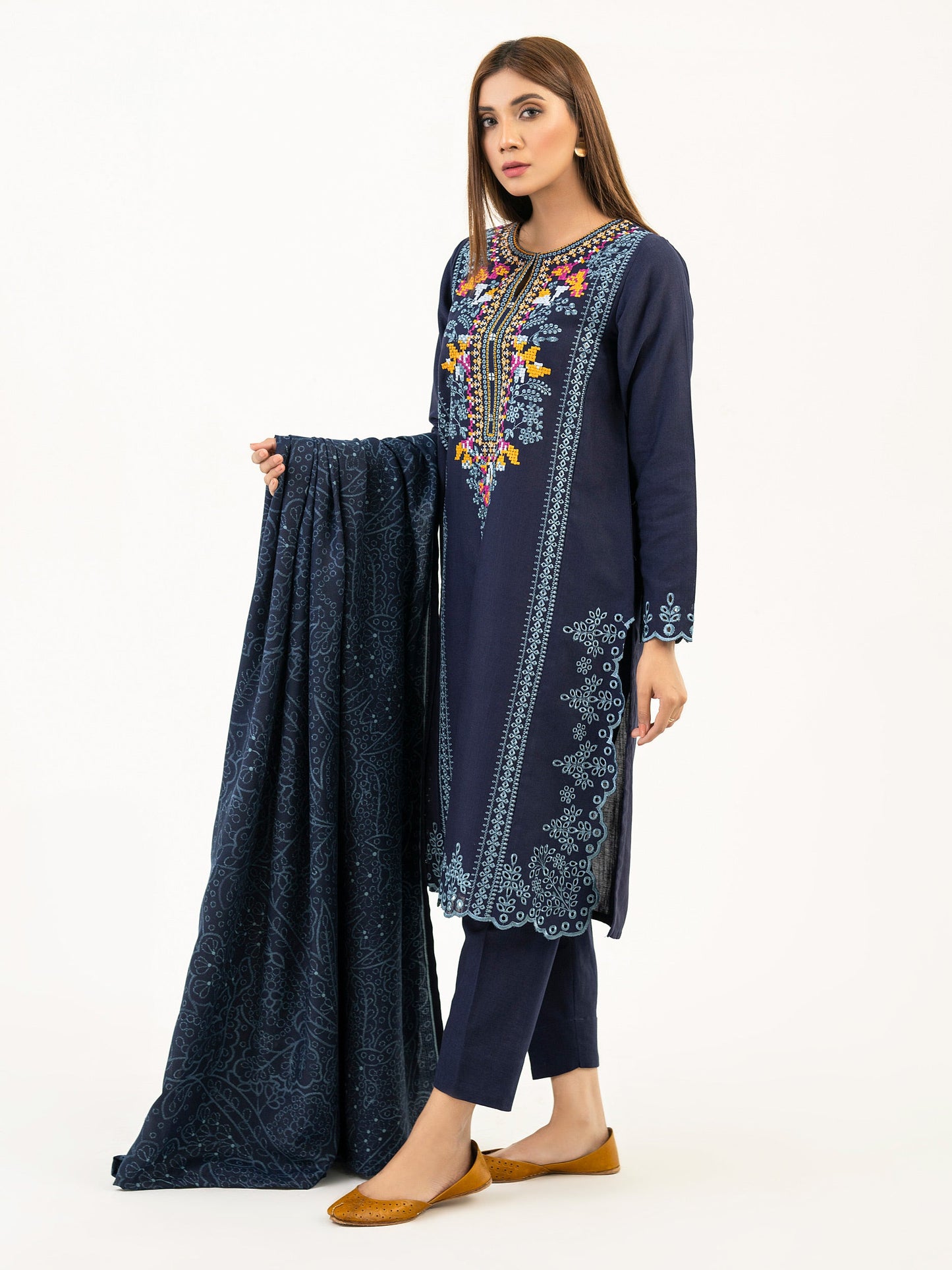 3 Piece Khaddar Suit-Embroidered (Pret)